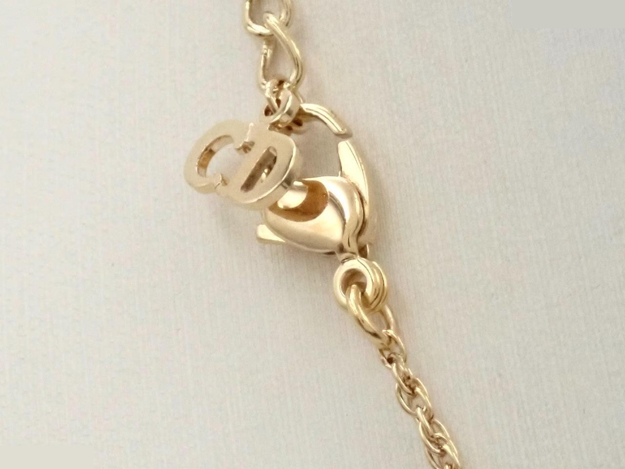 Other lines: Precious metals, necklaces, pendants, chains approximately 45cm long. — view 2
