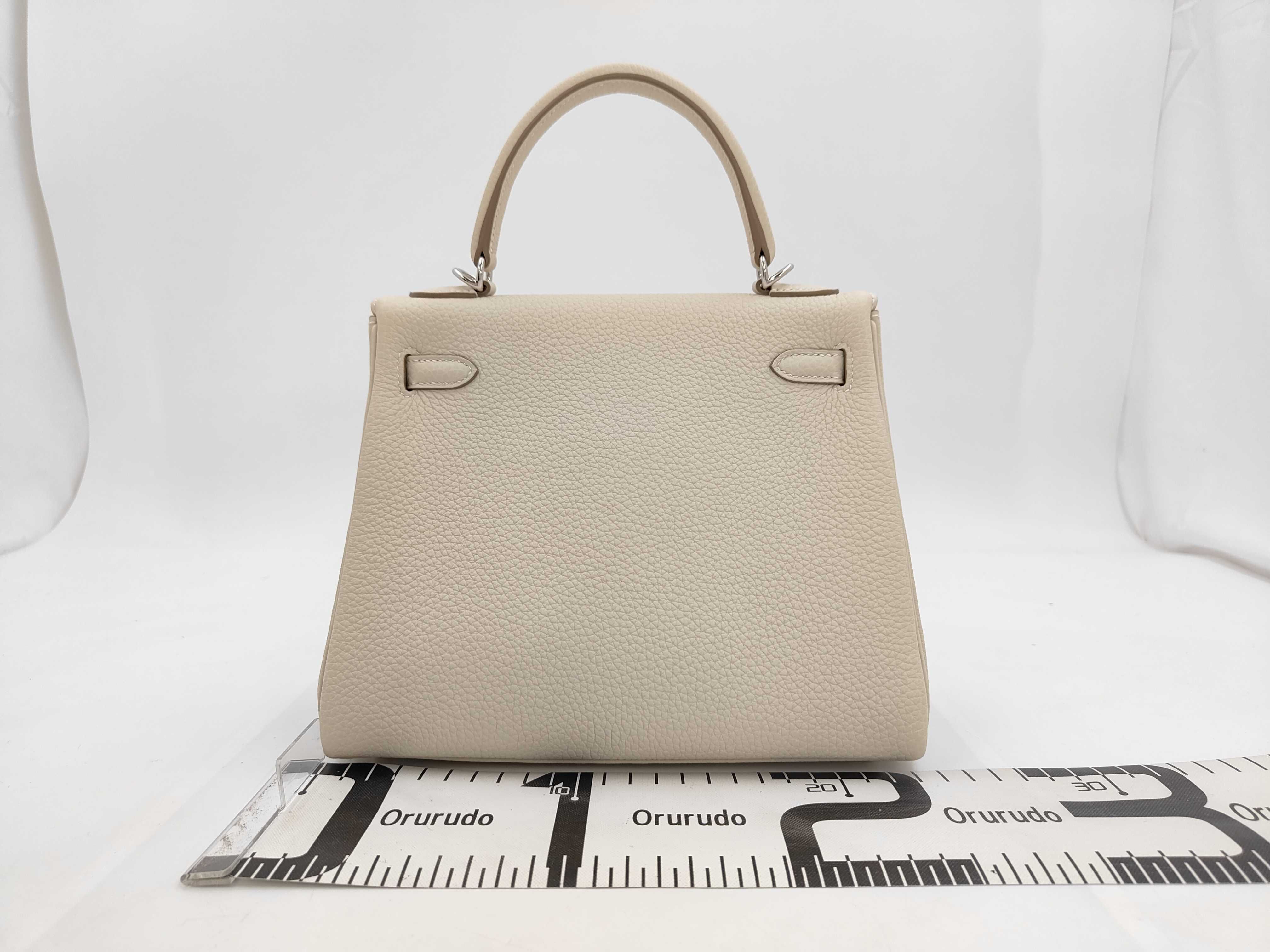 Kelly 25 Togo Leather Handbag with Silver Hardware (G Stamp) — view 2