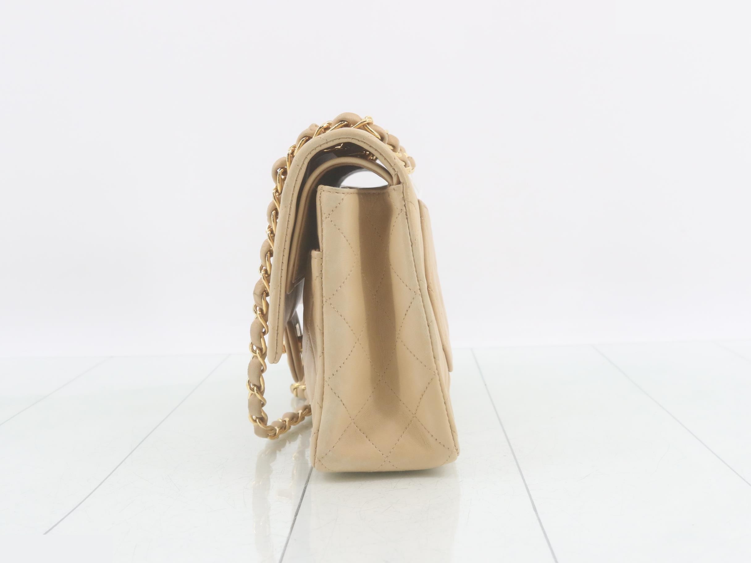 Chain shoulder bag, beige, with sticker and card. — view 3