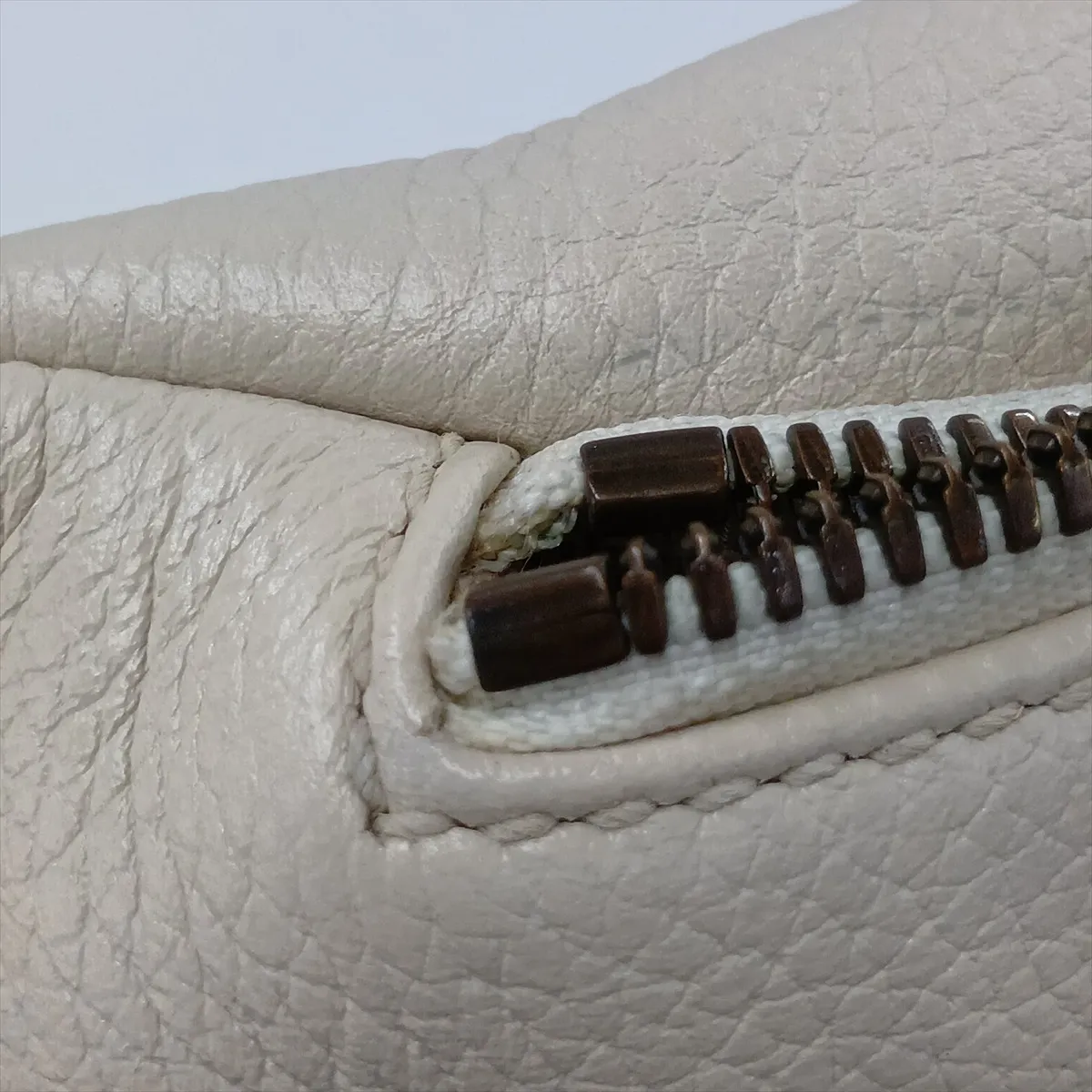 logo print 527792 leather body bag, white — view 8