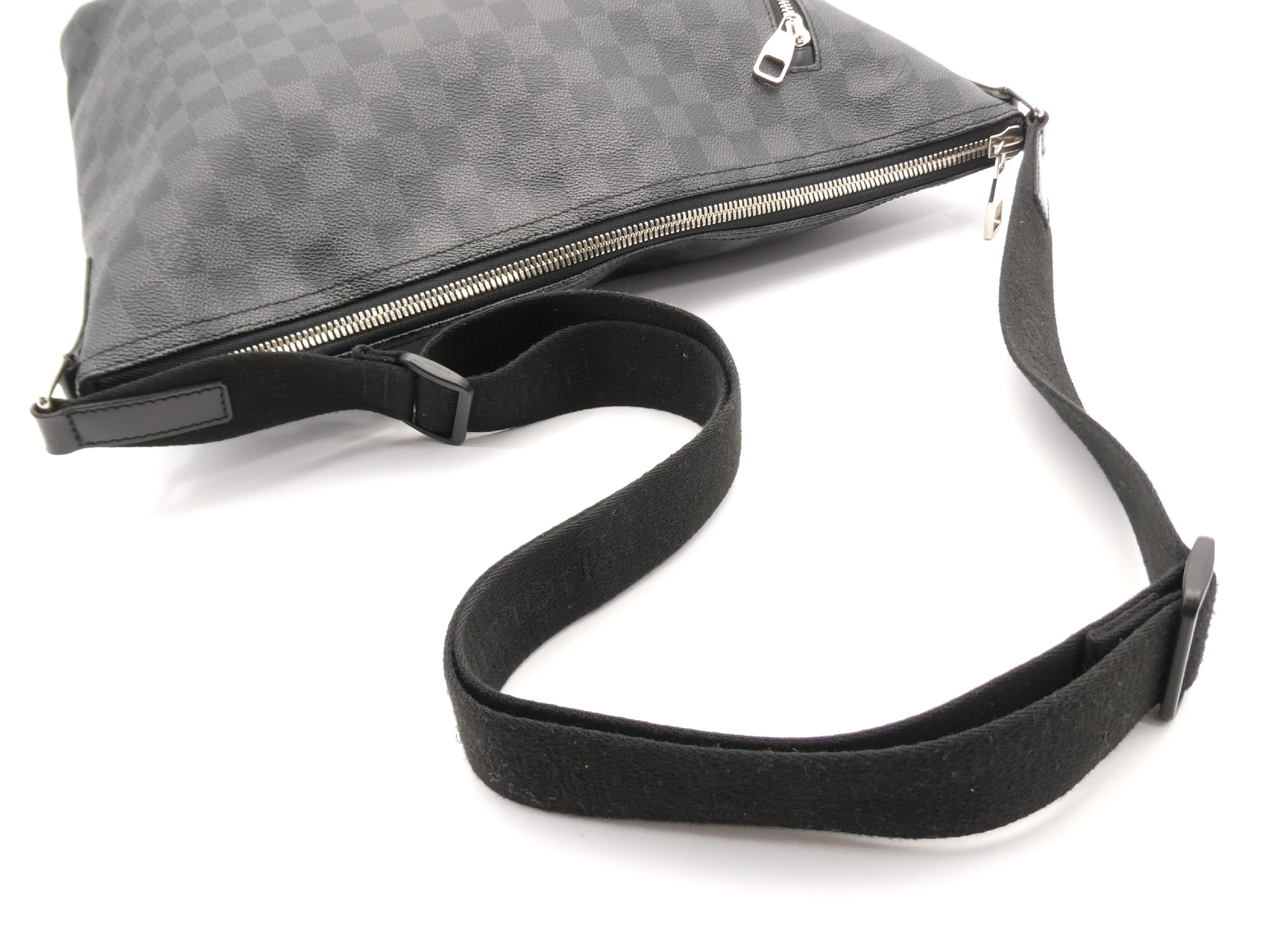 Damier Graphite Mick GM Shoulder Bag — view 6