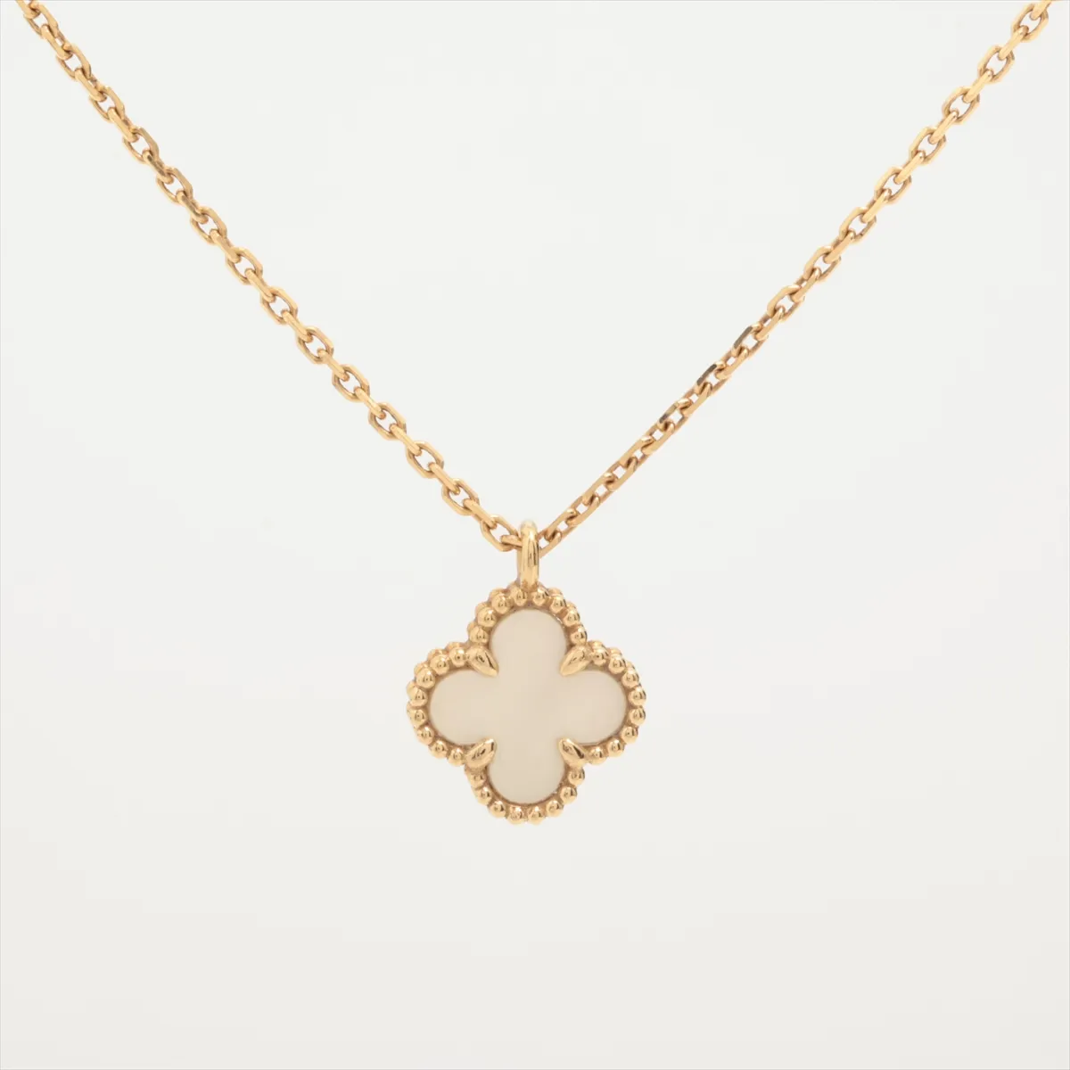 Sweet Alhambra Shell Necklace 750(YG) 2.9g JD829366 Shell — view 2