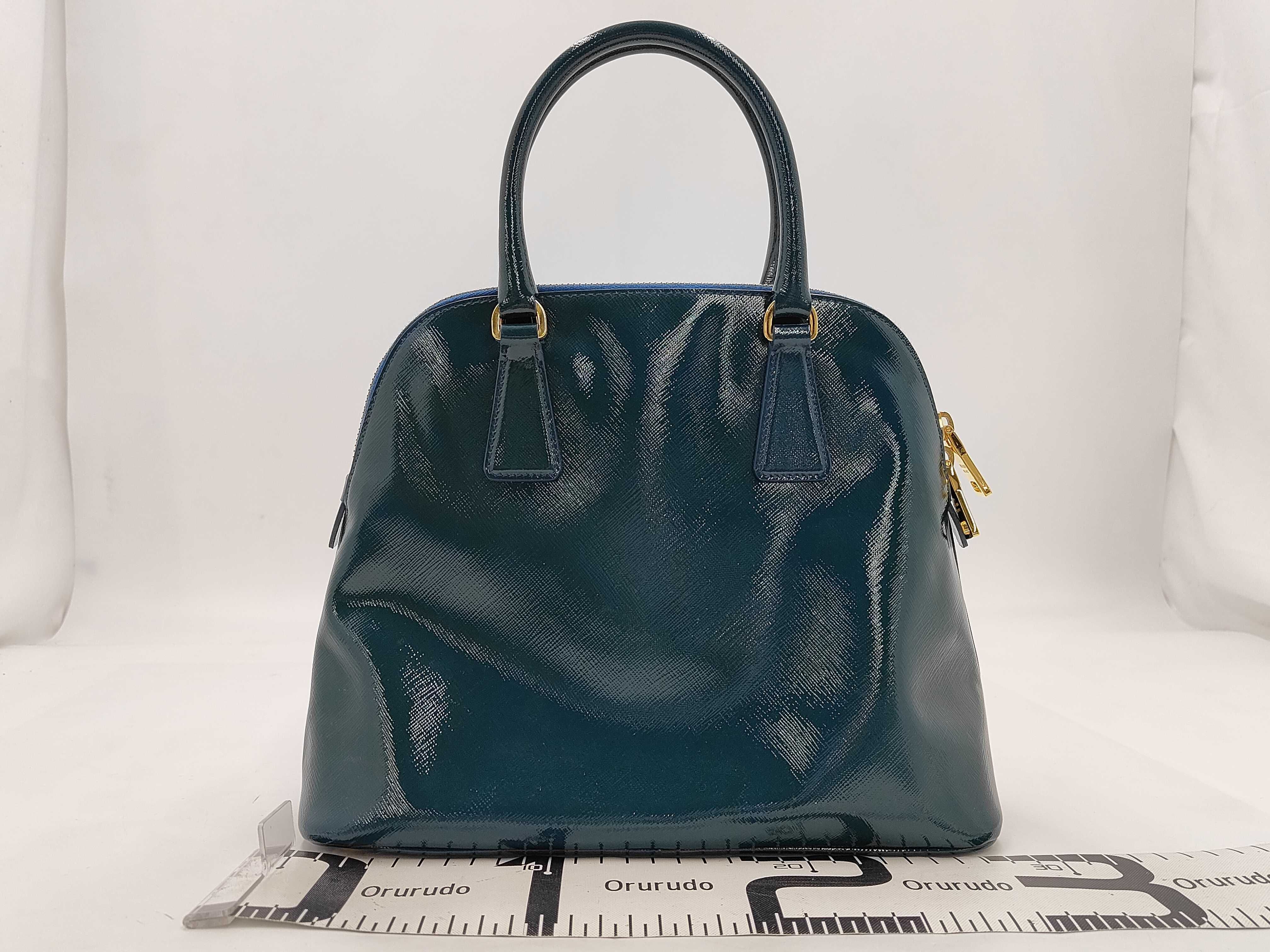 green shoulder bag — view 2