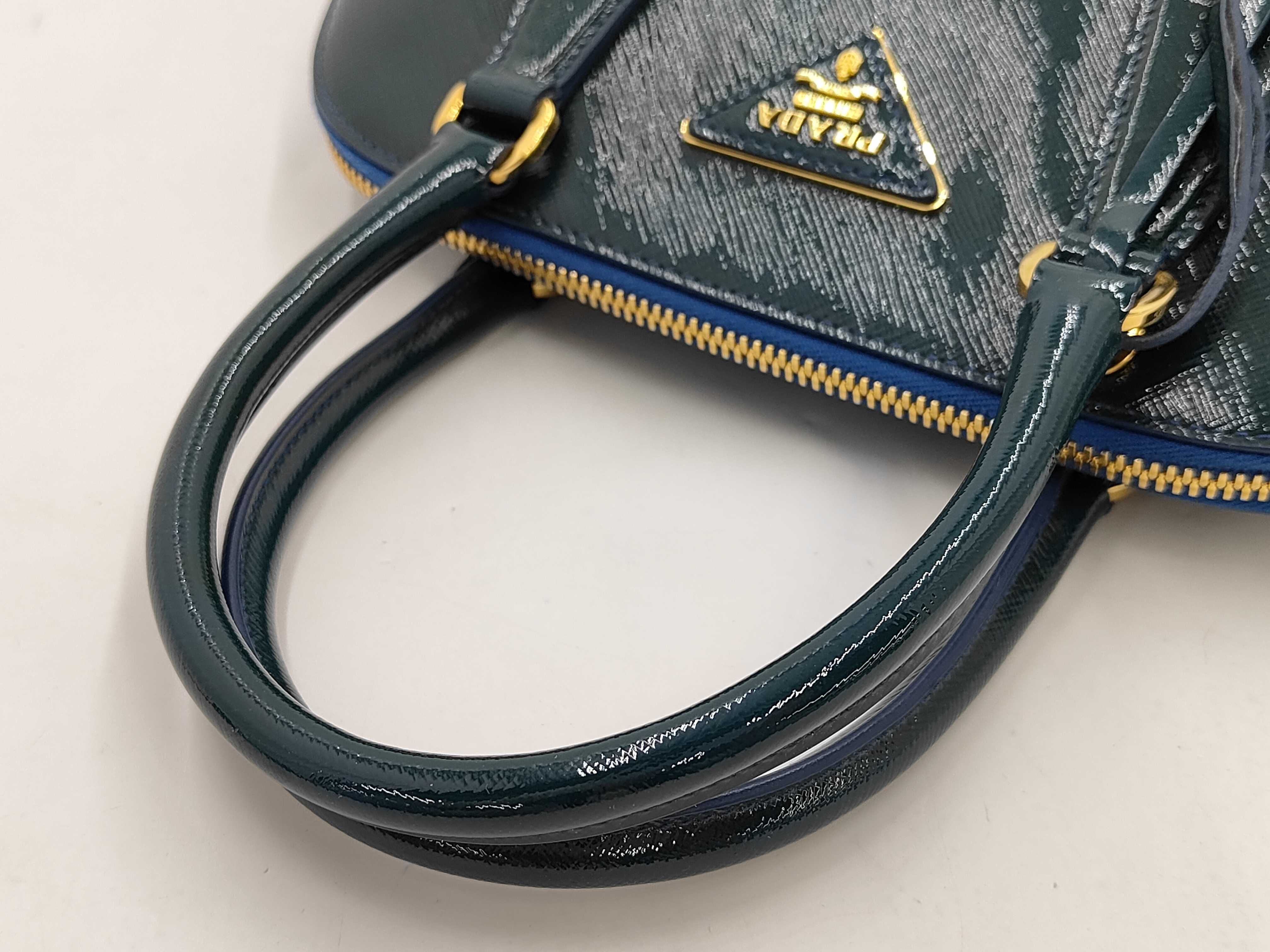 green shoulder bag — view 3