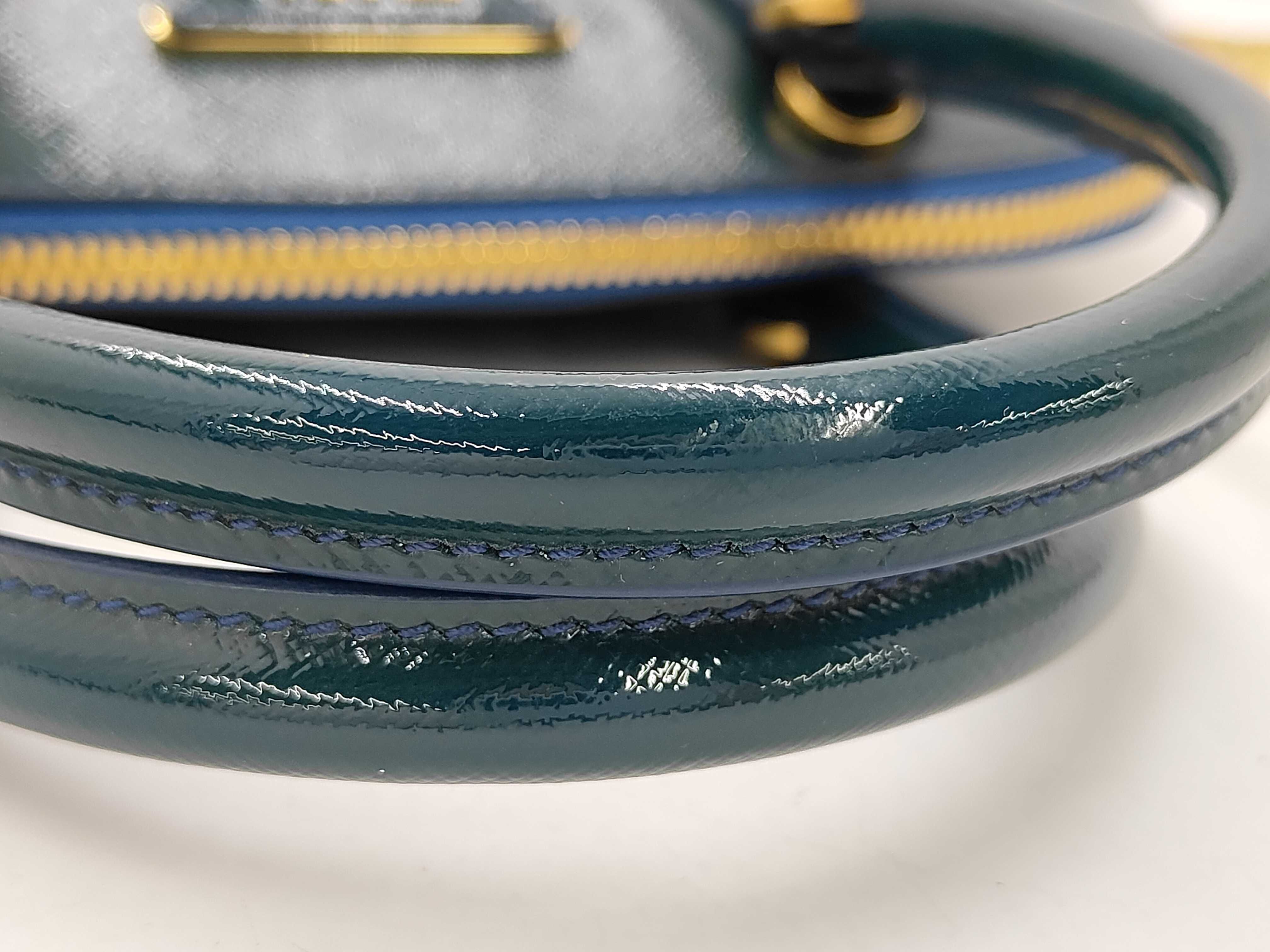 green shoulder bag — view 4