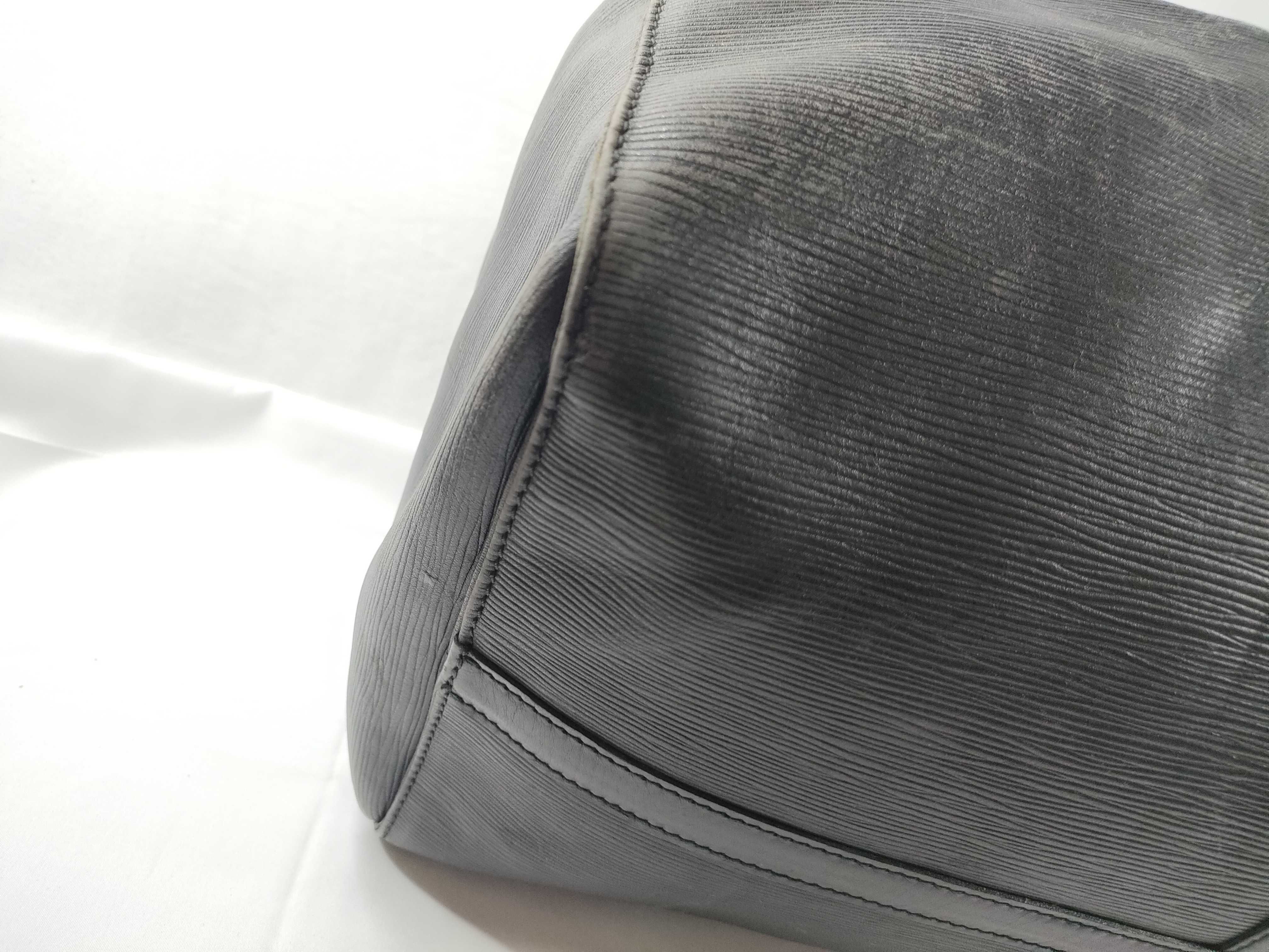 Epi LV Keepall 55 Black Boston Bag — view 3