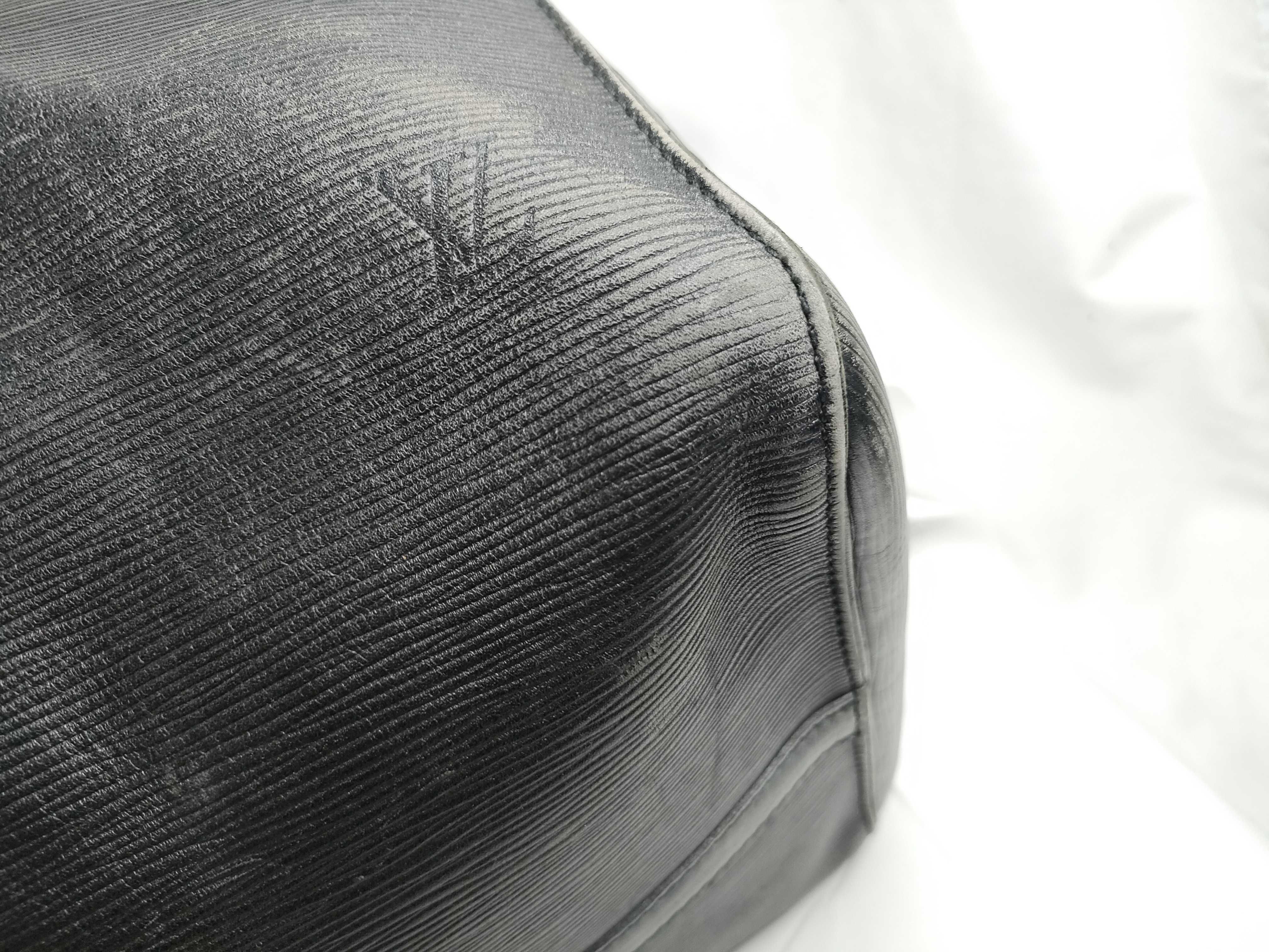 Epi LV Keepall 55 Black Boston Bag — view 5