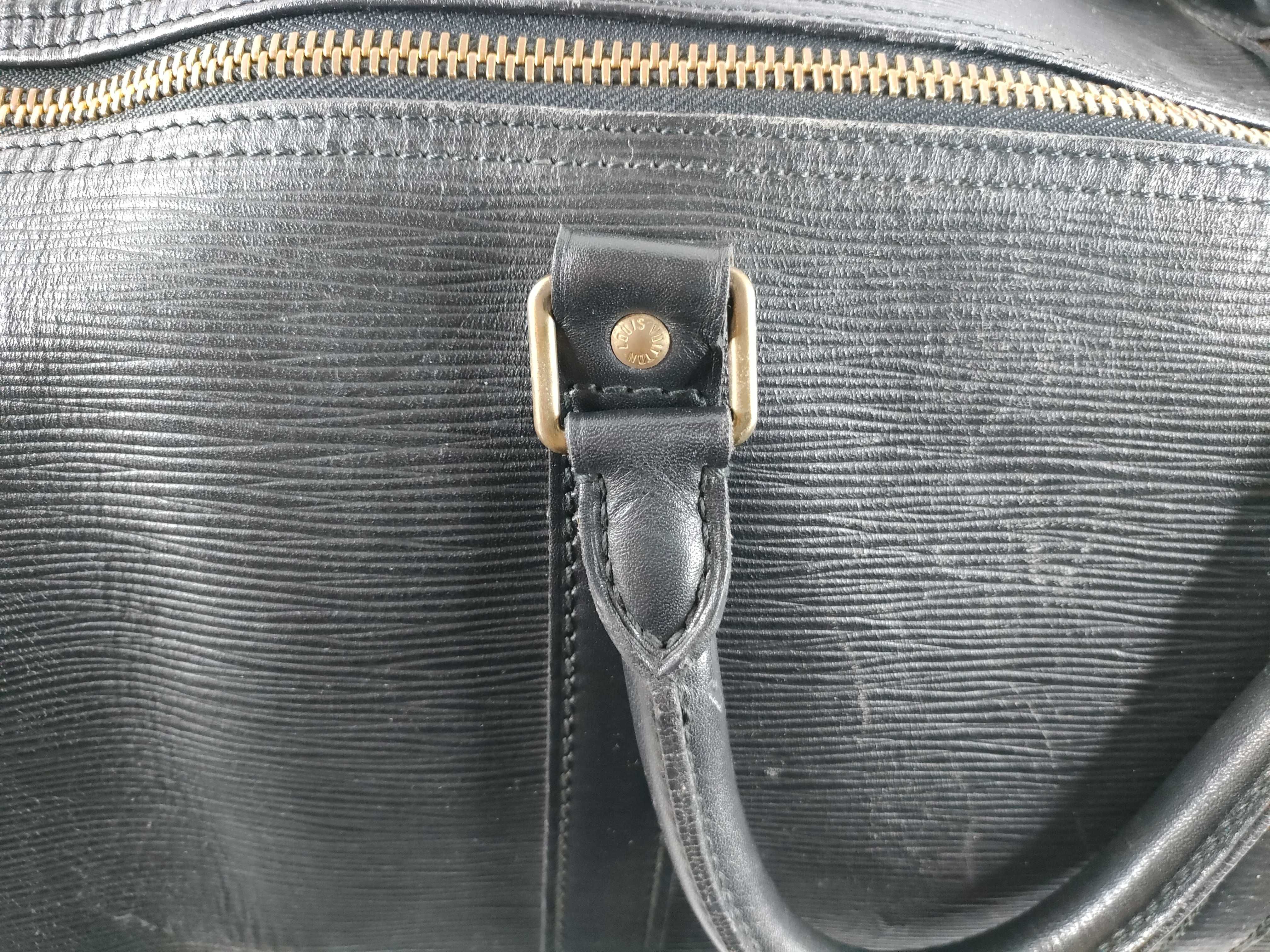 Epi LV Keepall 55 Black Boston Bag — view 8