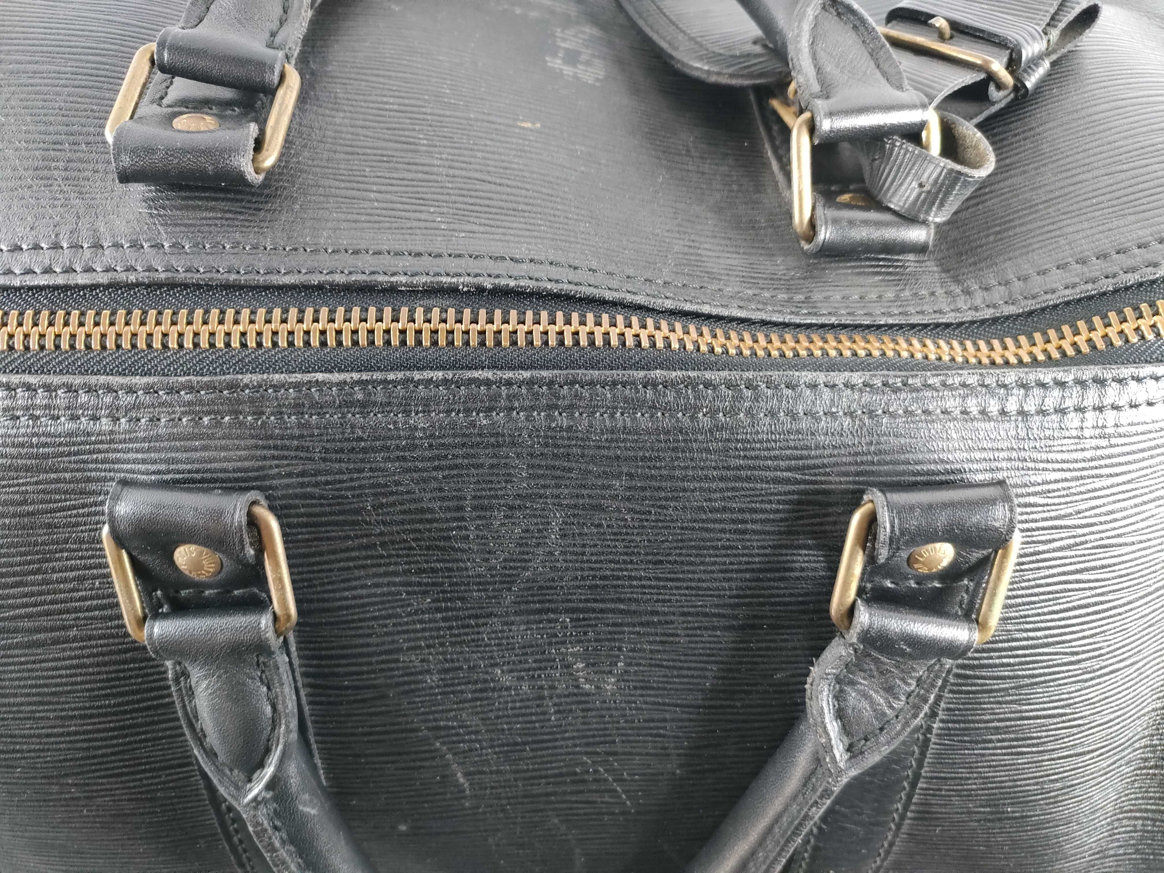 Epi LV Keepall 55 Black Boston Bag — view 9