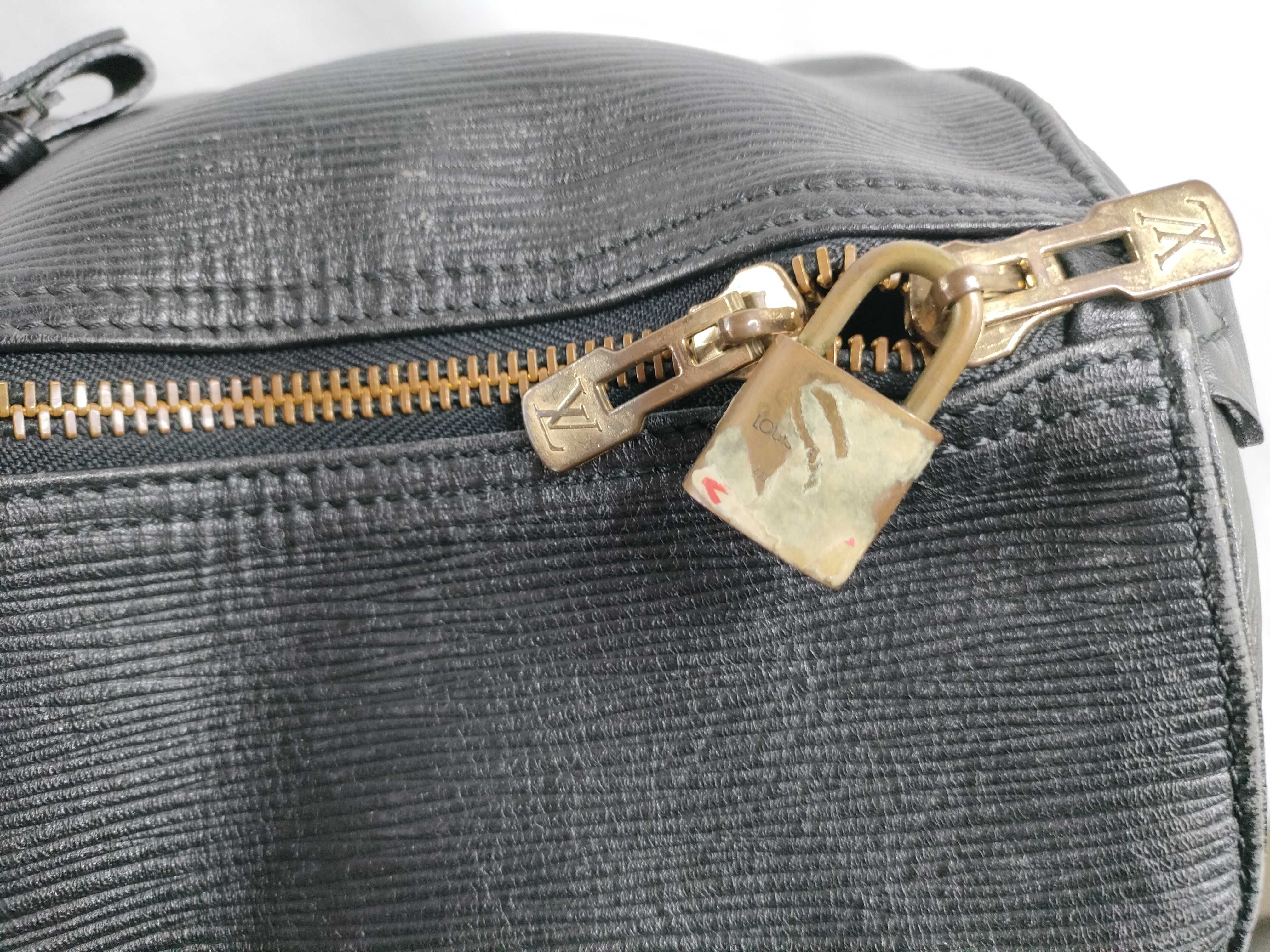 Epi LV Keepall 55 Black Boston Bag — view 10