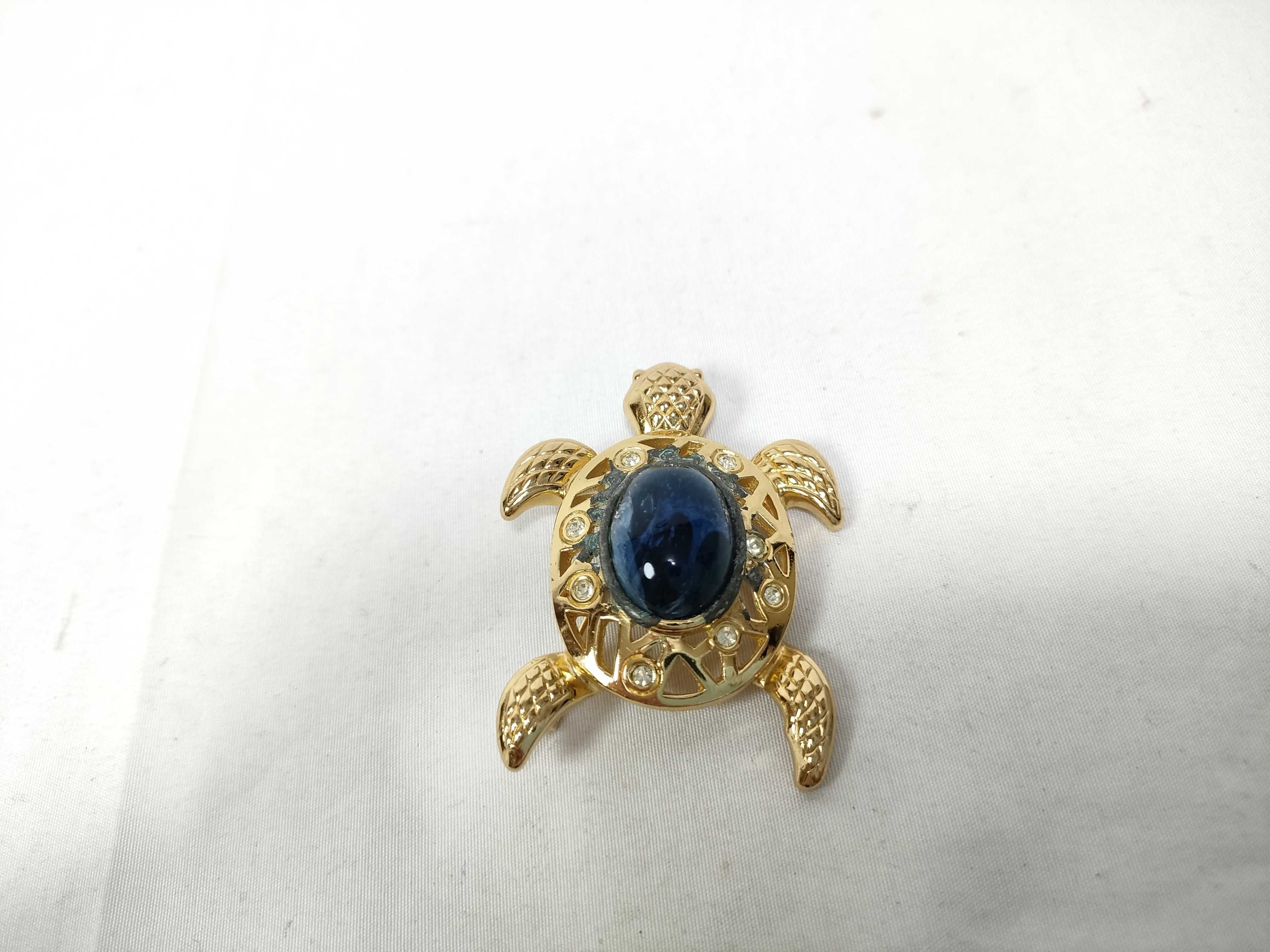 brooch, turtle design, gold and blue. — view 2