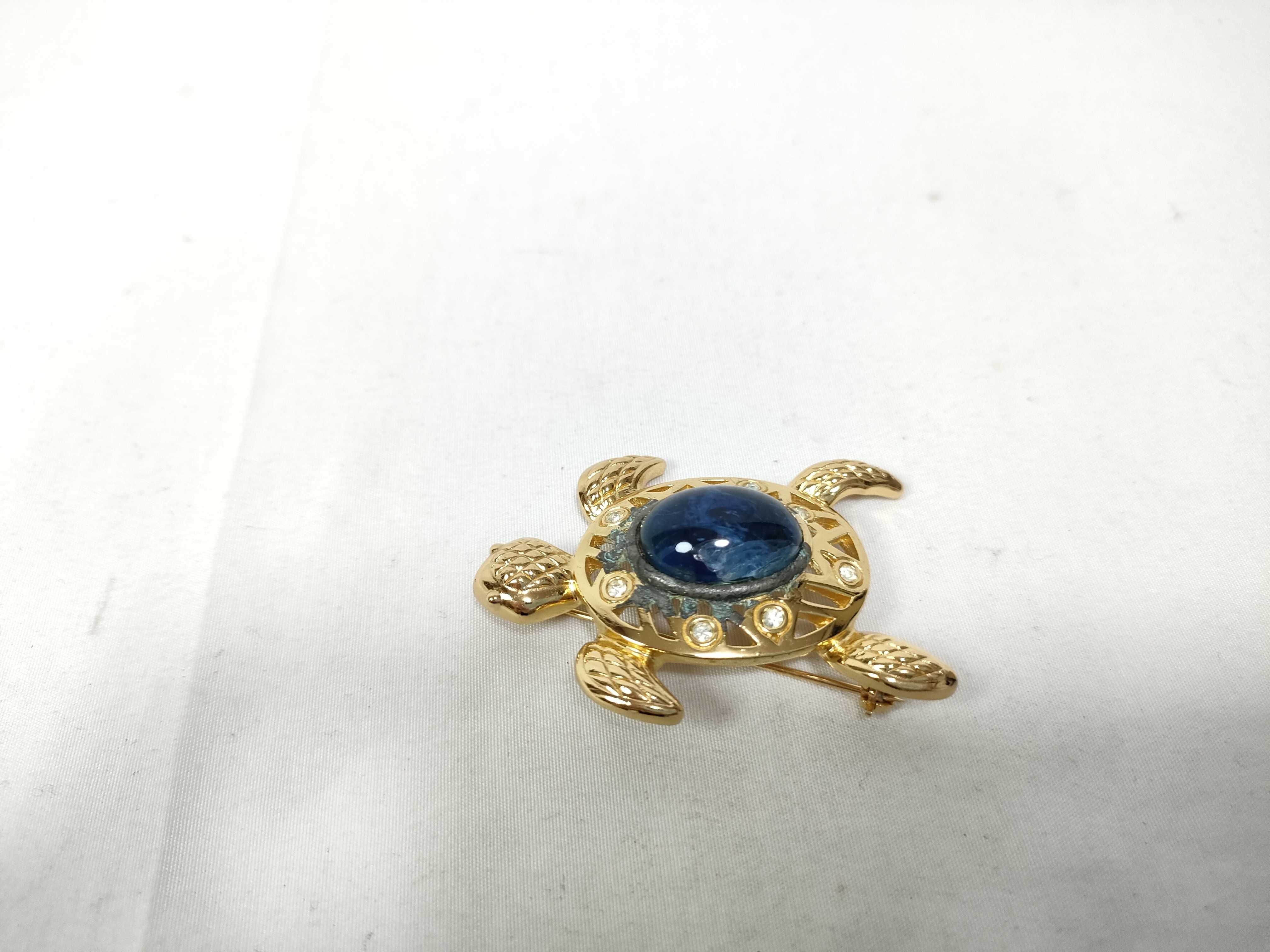 brooch, turtle design, gold and blue. — view 3