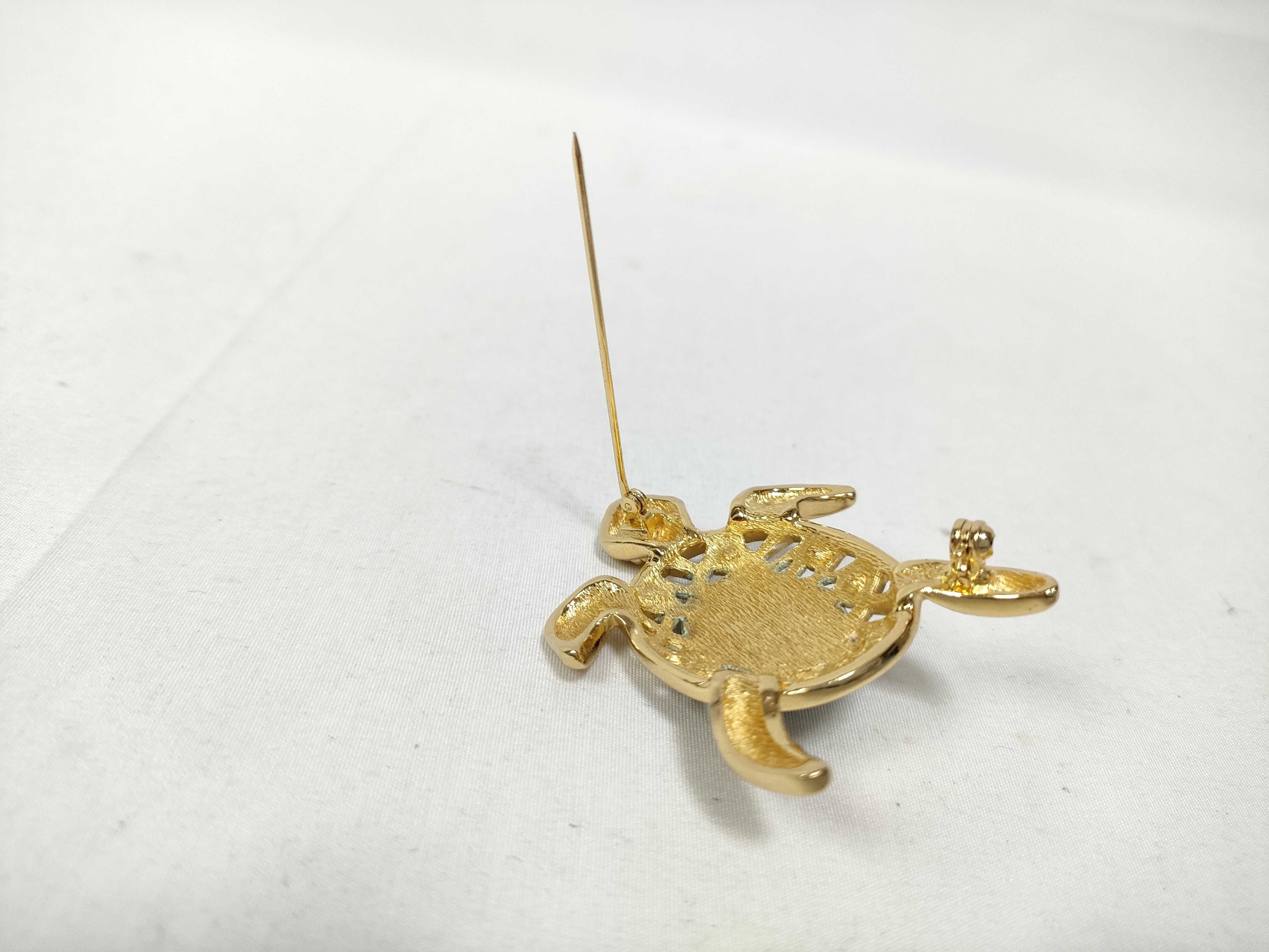 brooch, turtle design, gold and blue. — view 7