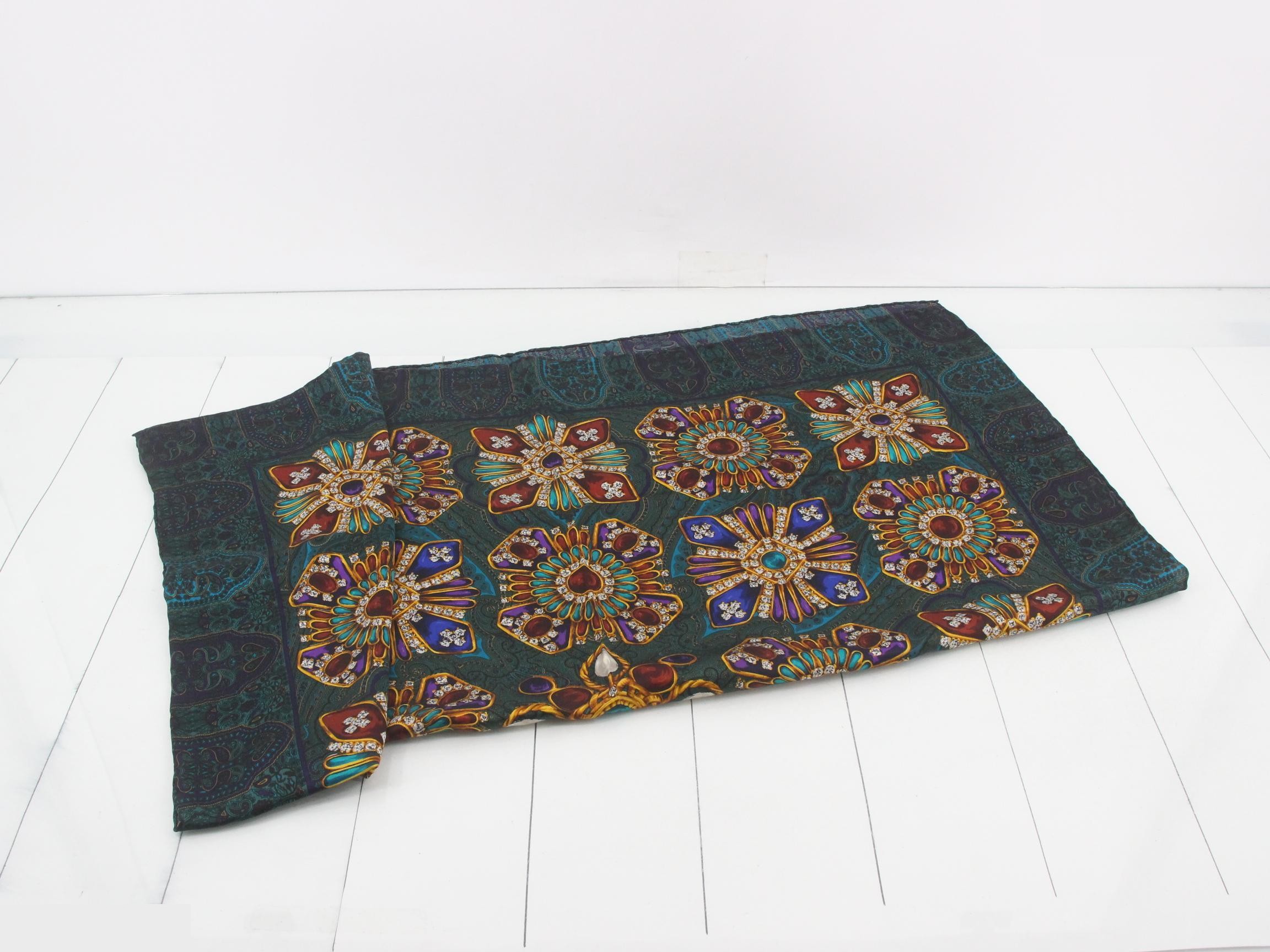 Vintage jewelry pattern paisley large silk scarf — view 3