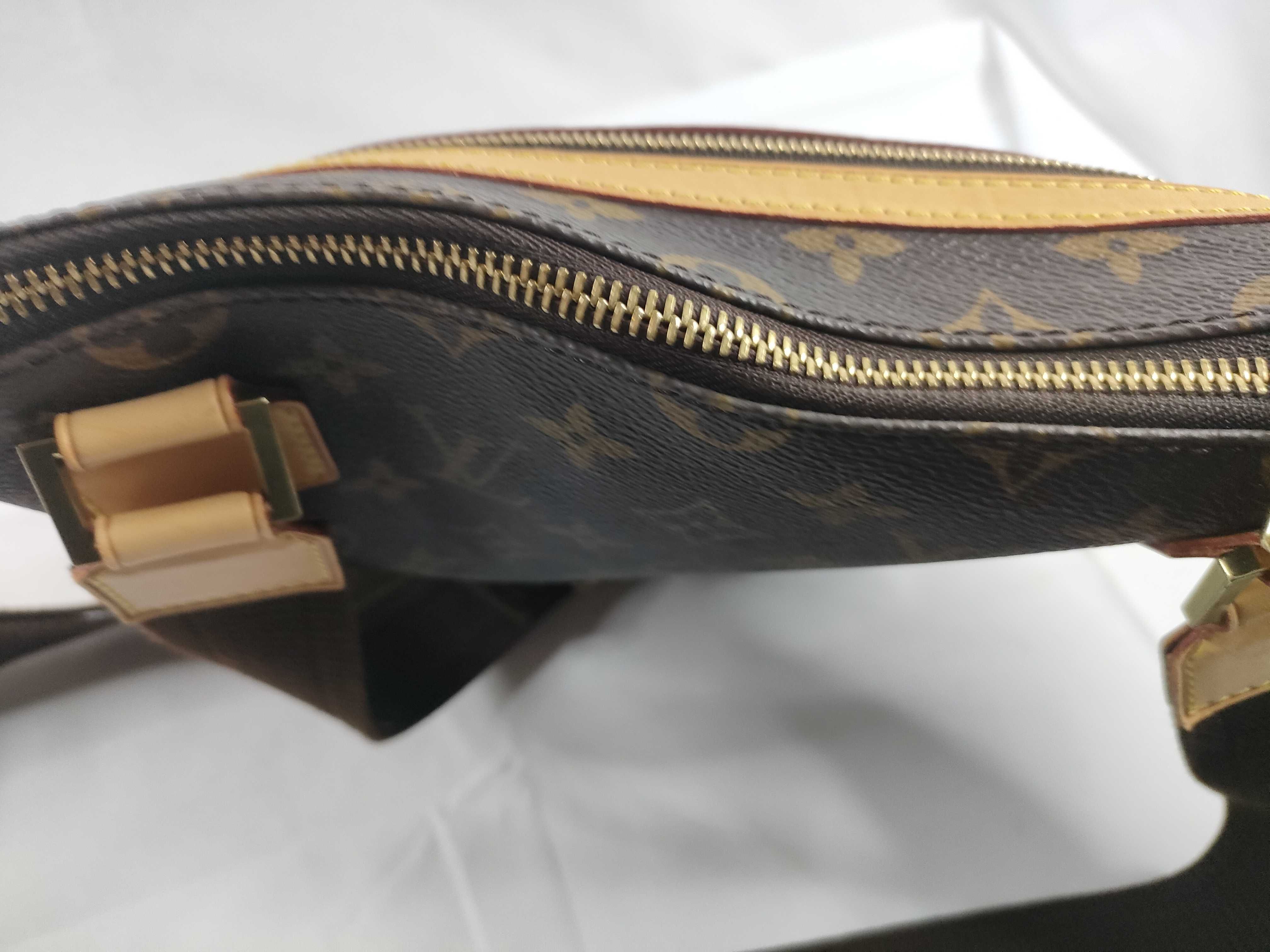 Monogram Pochette Bosphore M40044 Shoulder Bag — view 9