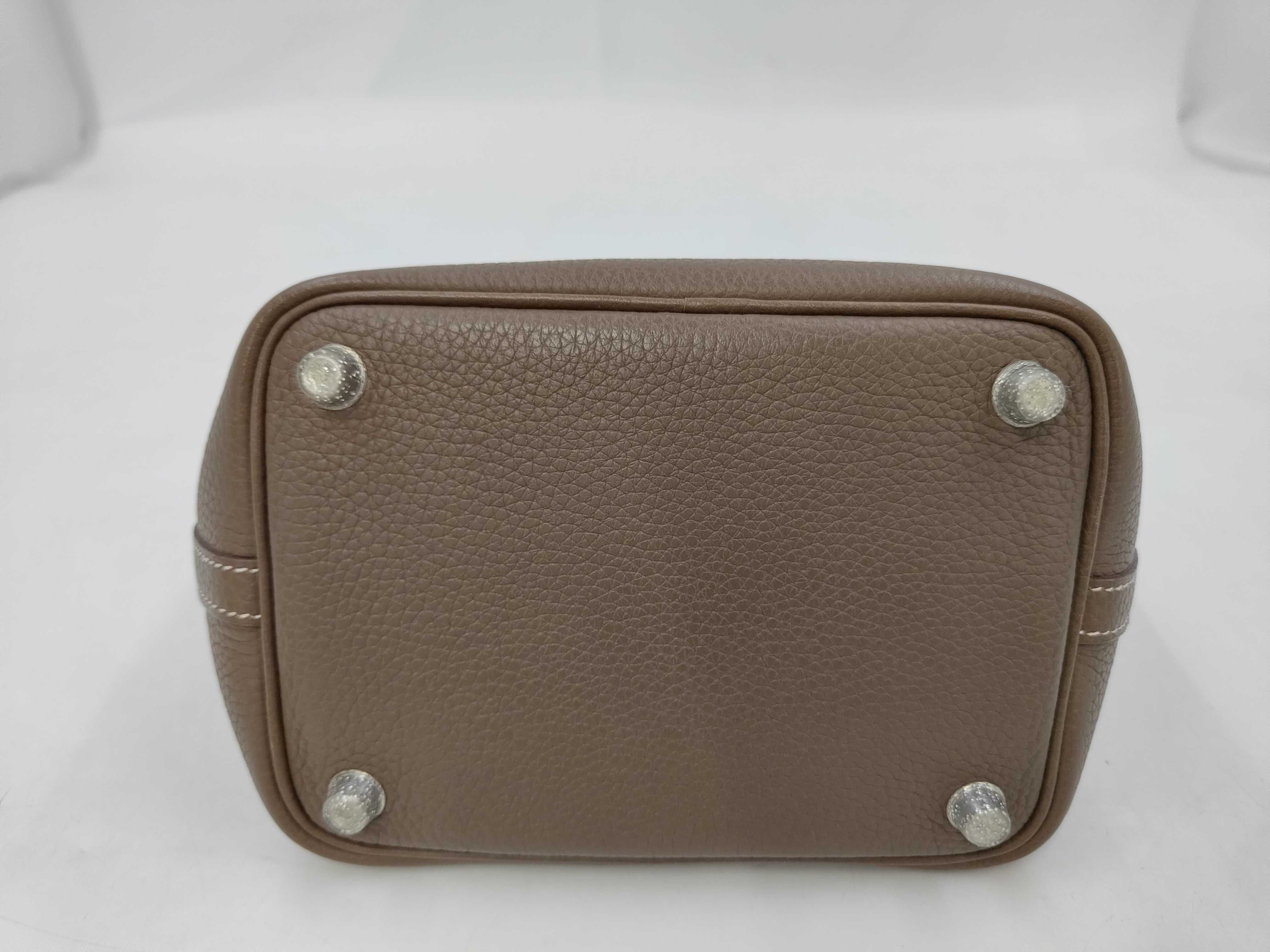 Picotin Lock PM 18 Etoupe Silver Hardware Taurillon Clemence Leather D Stamp Handbag — view 3
