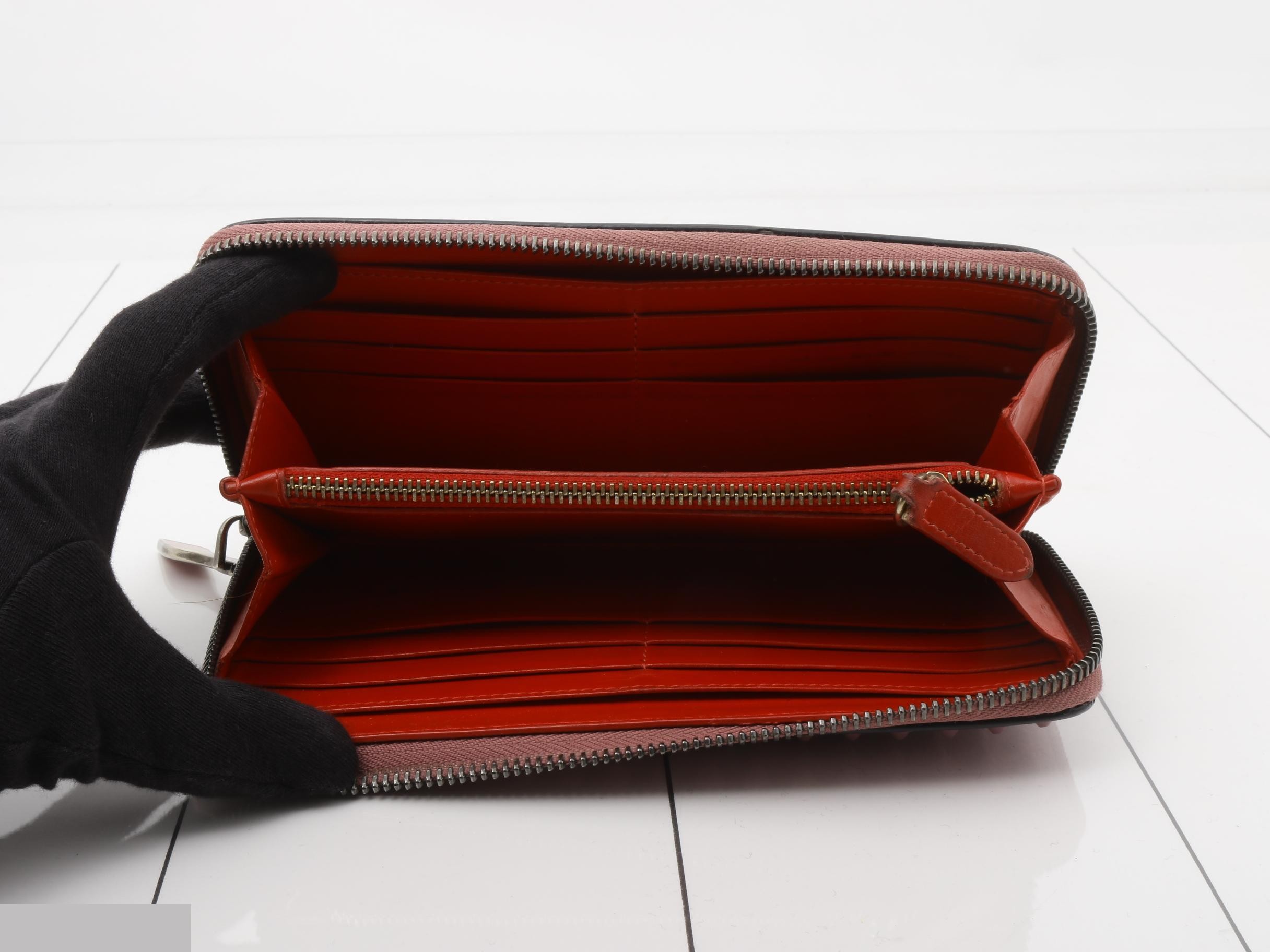 Other lines: Bags and Wallets — view 4