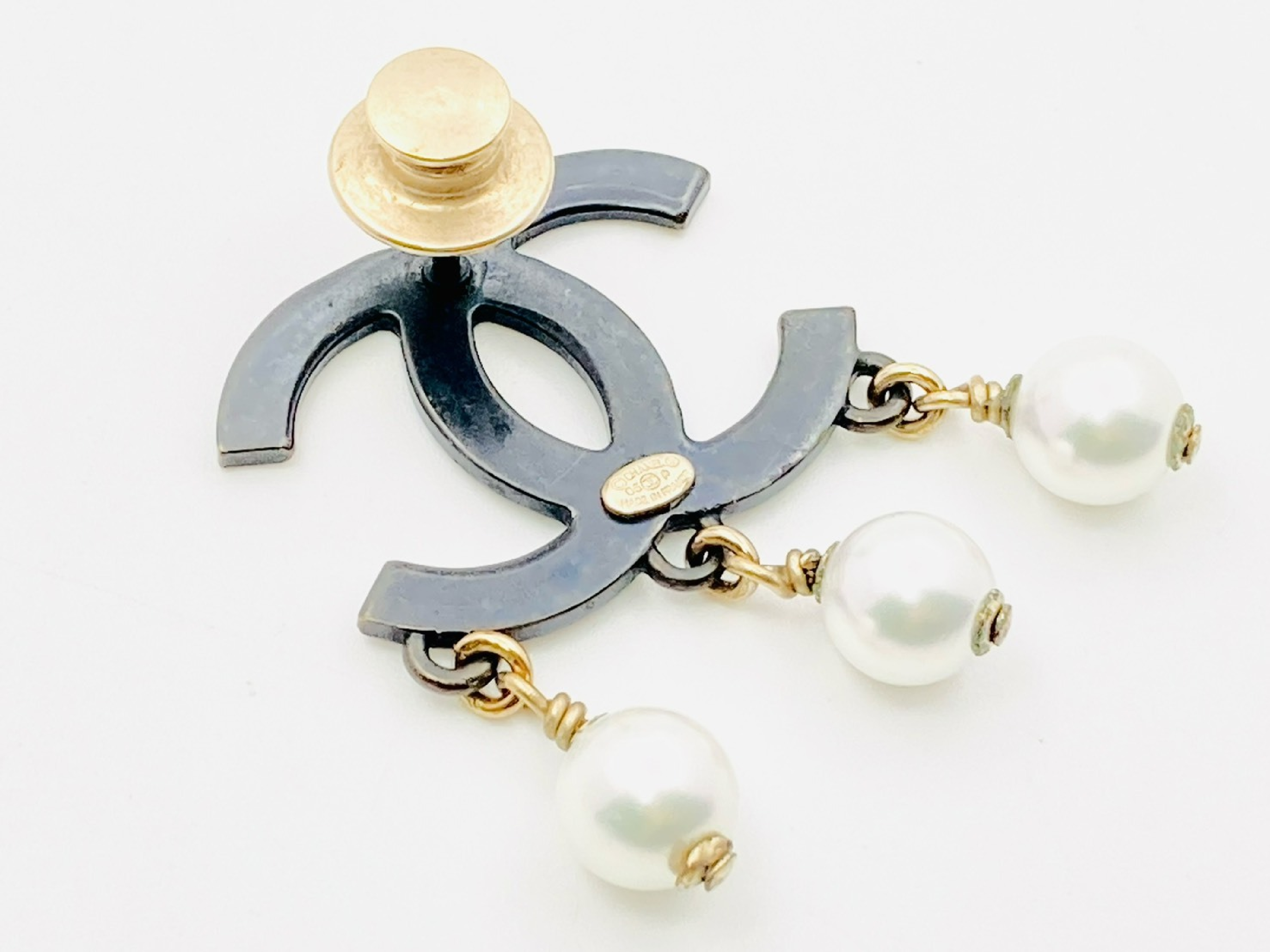 Coco Mark Faux Pearl Pin Brooch 06P Black Brooch — view 2