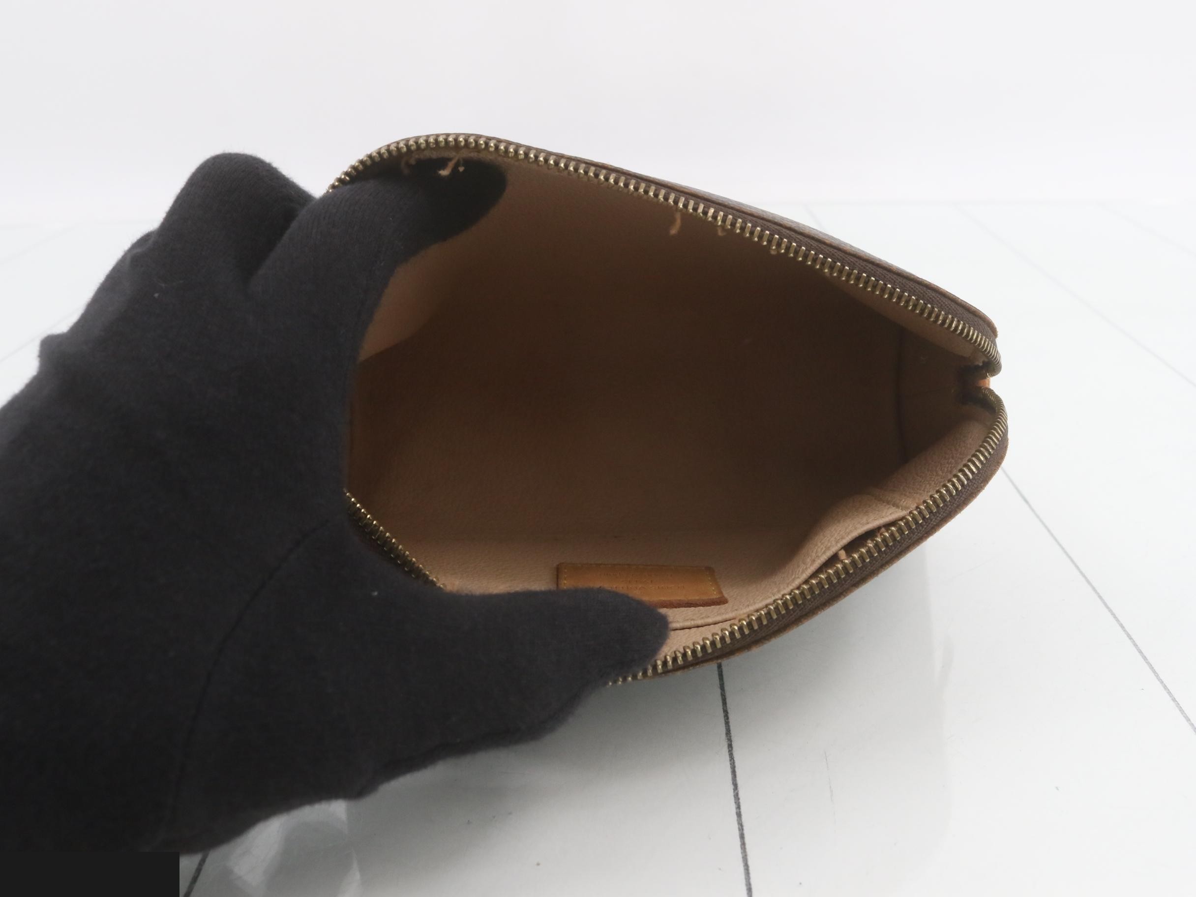 Cosmetics pouch — view 4
