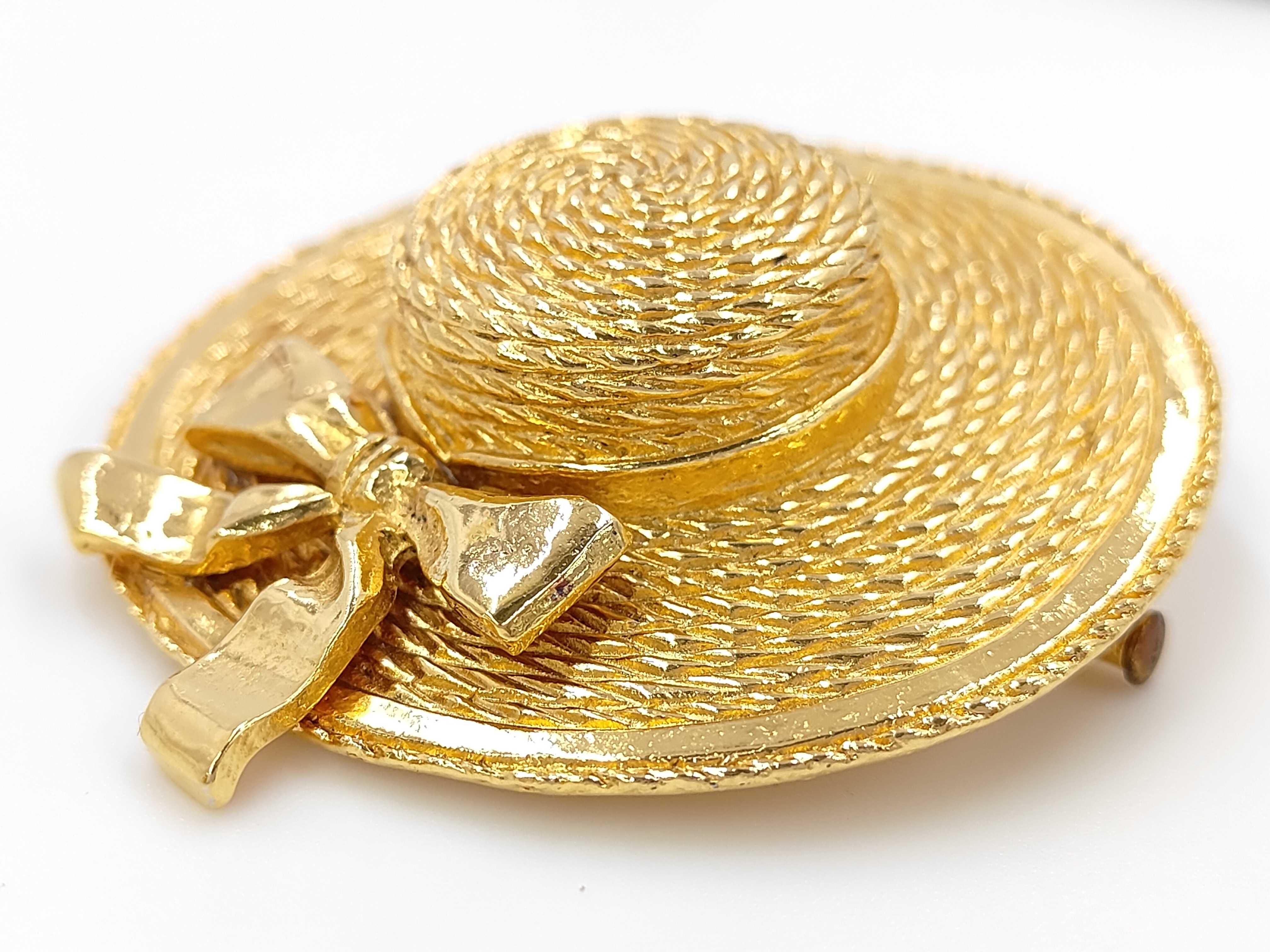 hat brooch box brooch