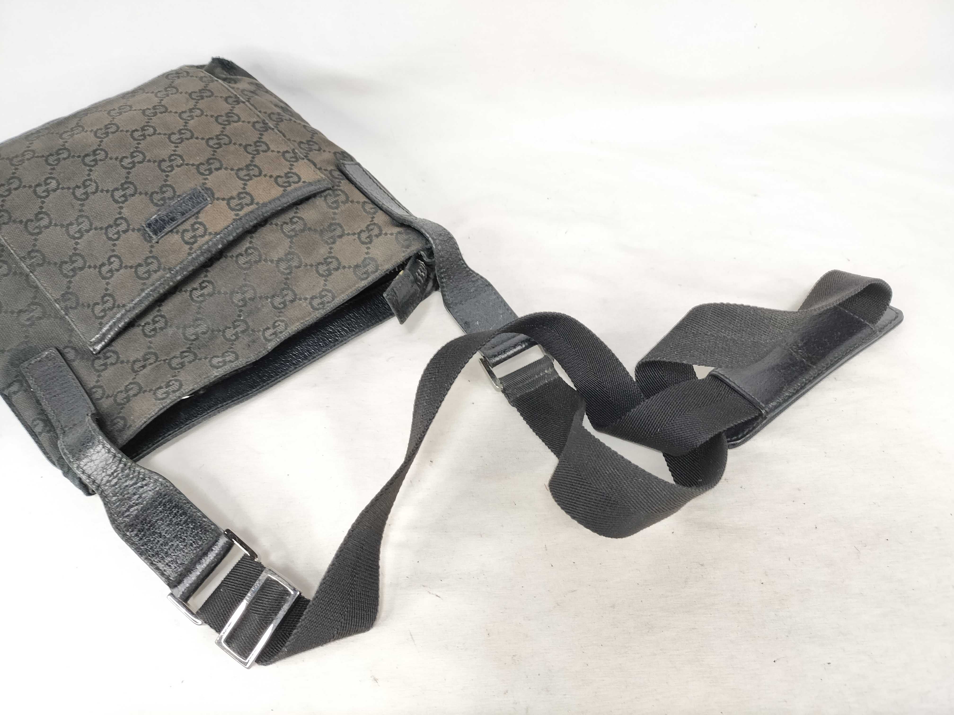 GG Canvas Shoulder Bag 122793467891 — view 3
