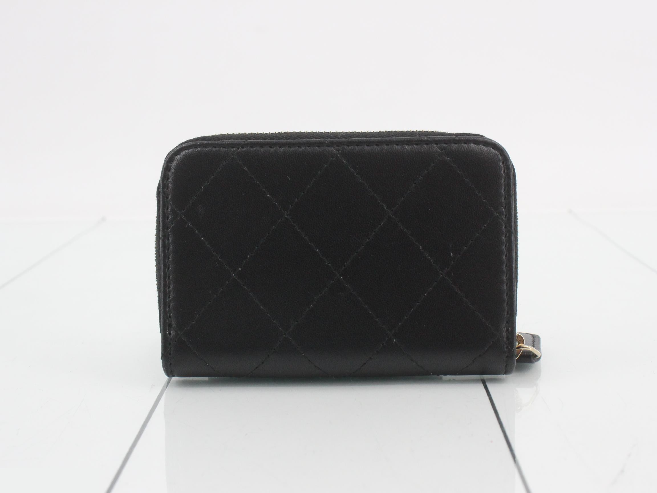 Matelassé (bag) and coin case — view 2