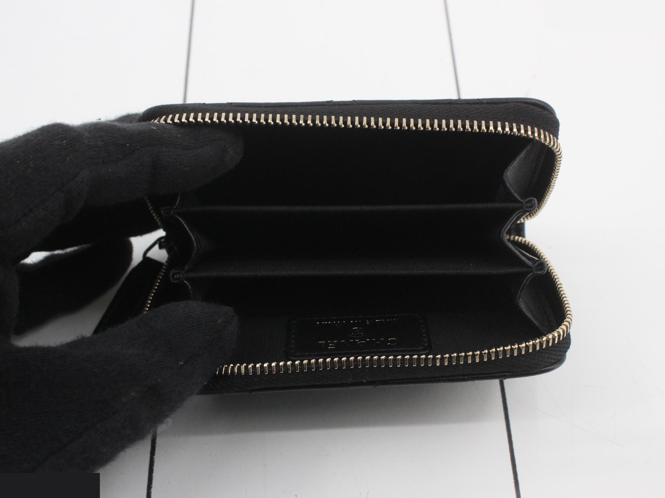 Matelassé (bag) and coin case — view 4