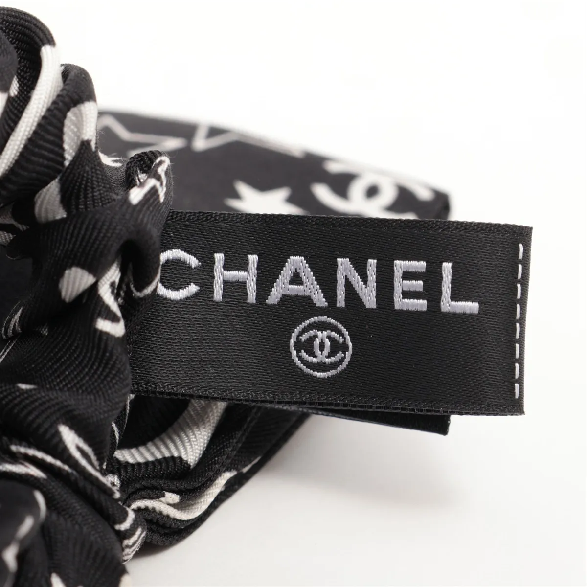 Cocomark Scrunchie Silk Black x White Threads Fuzzing Smell — view 3