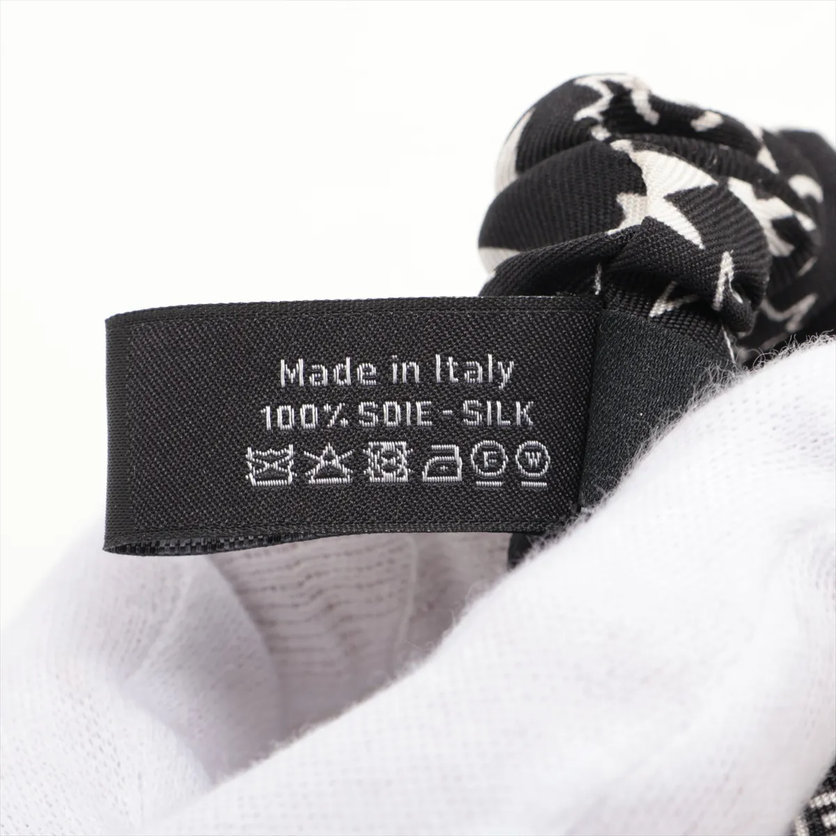 Cocomark Scrunchie Silk Black x White Threads Fuzzing Smell — view 4