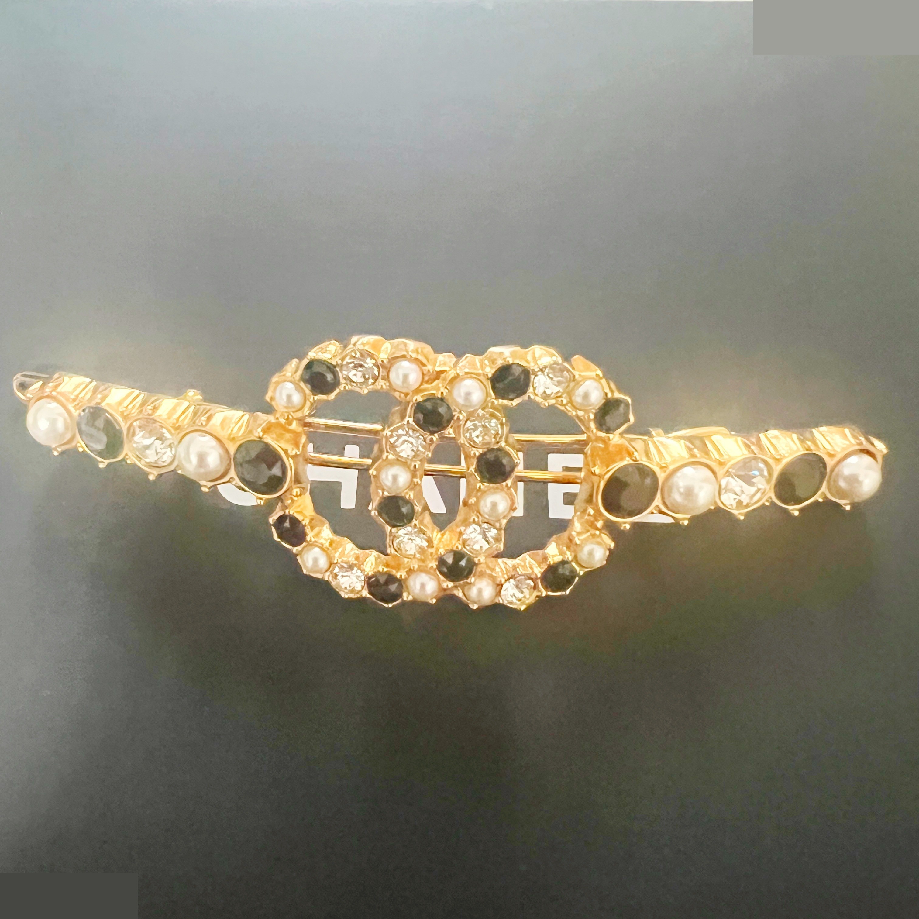 A20K Barrette with Rhinestones and Brooch — view 2