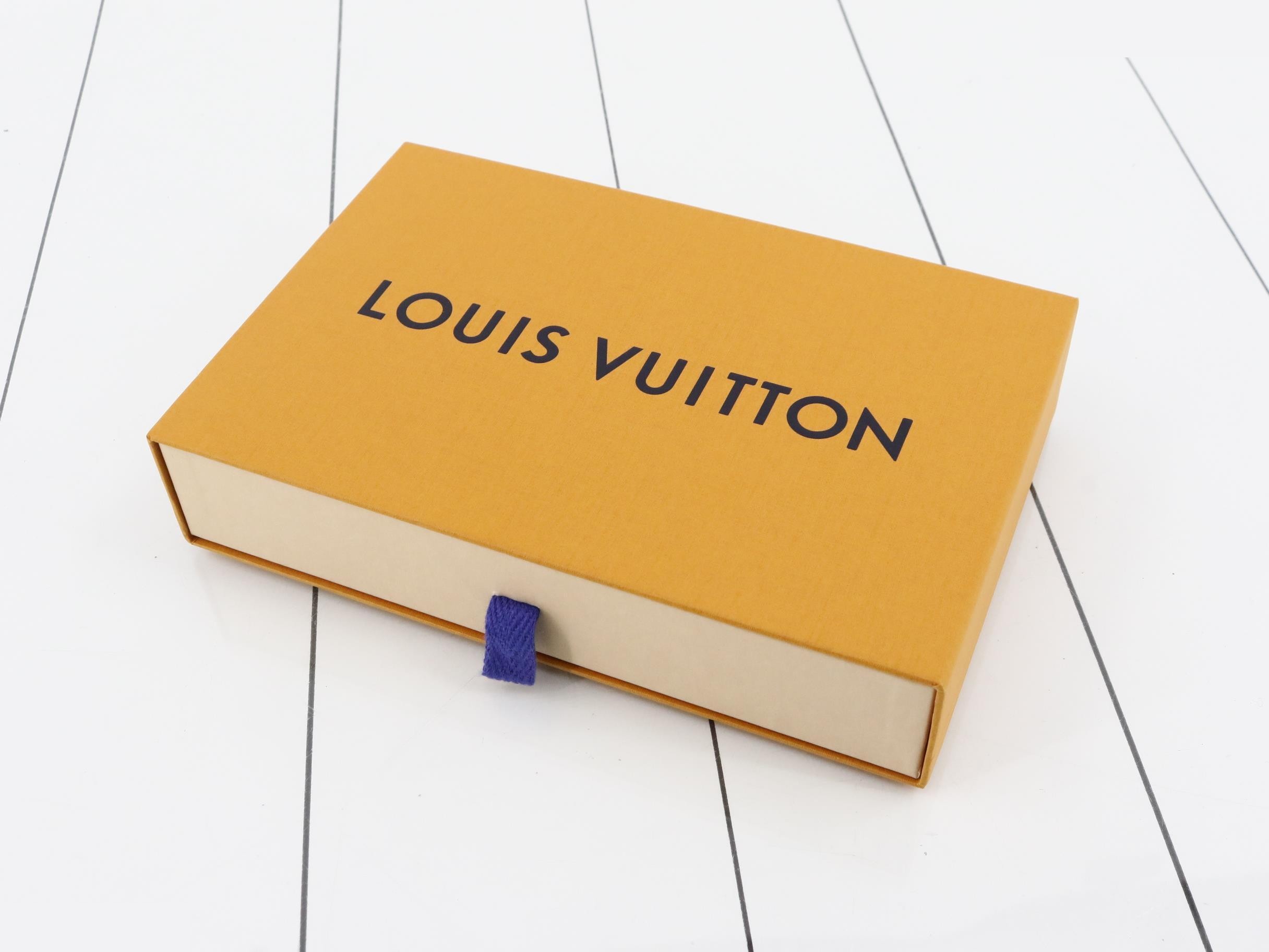 Unused Capucines Compact — view 5