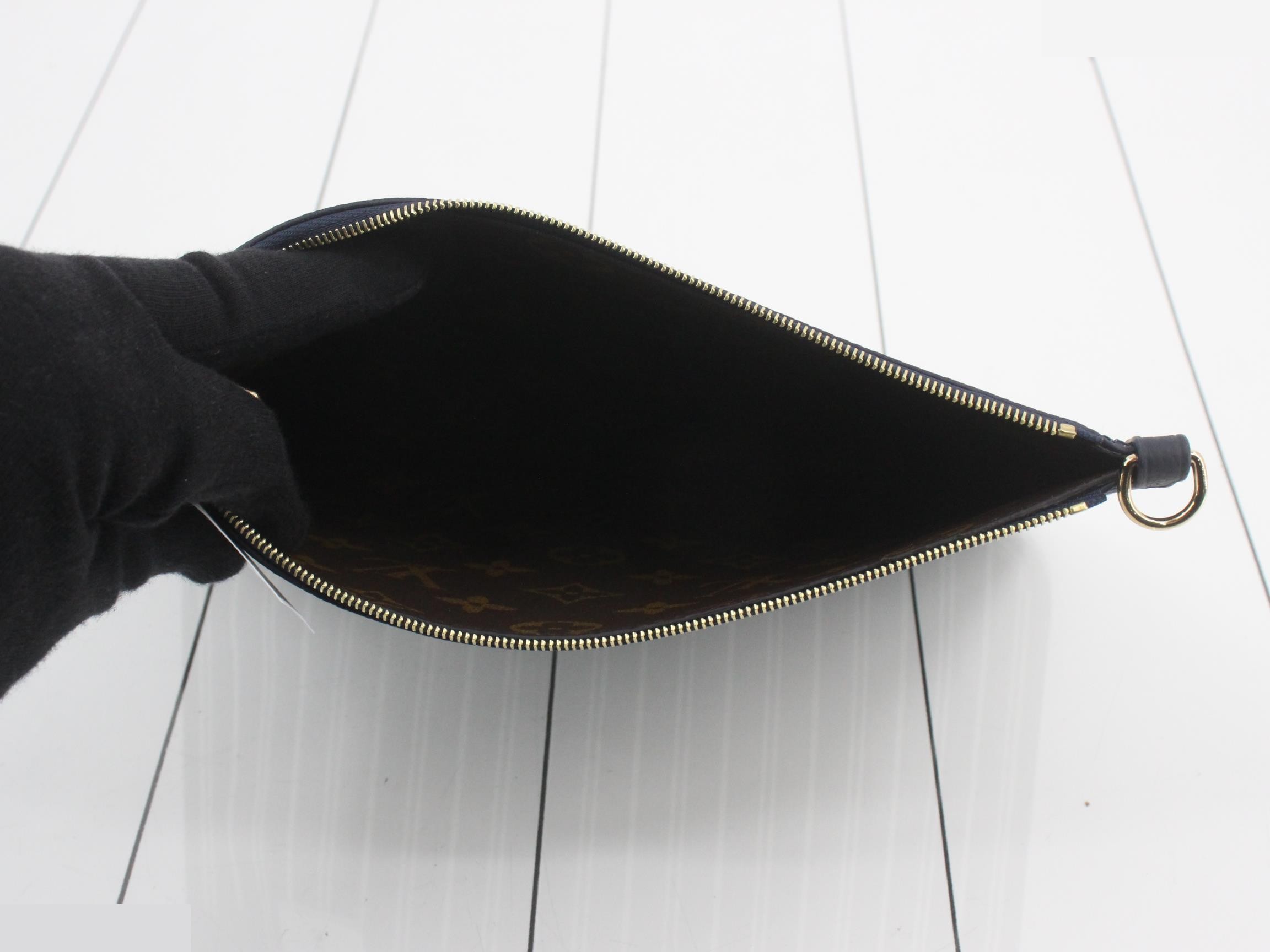 Neverfull MM Pouch — view 4