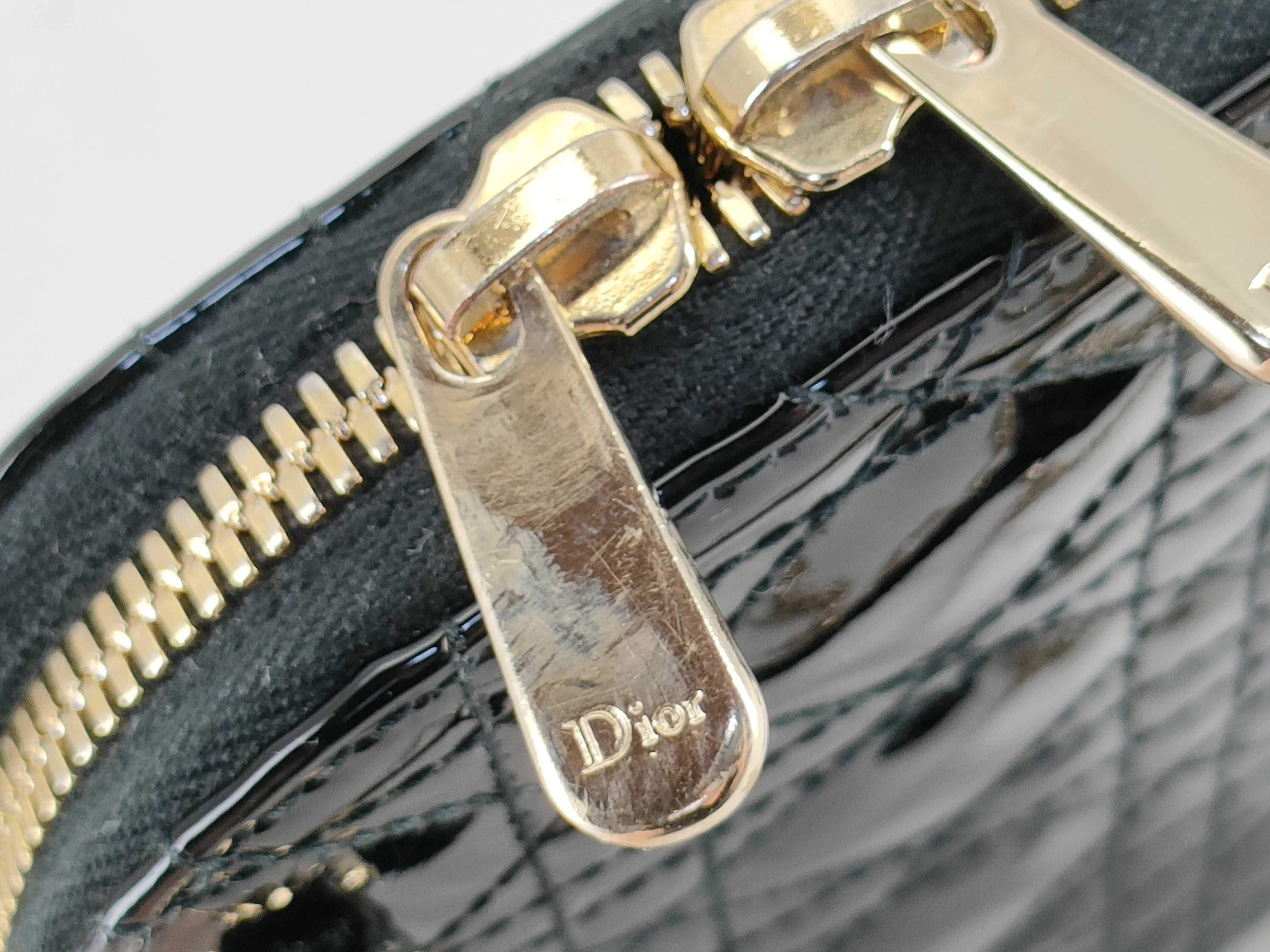 Cannage Phone Holder, Patent Leather. Accessories: Box, dust bag, pouch. — view 15