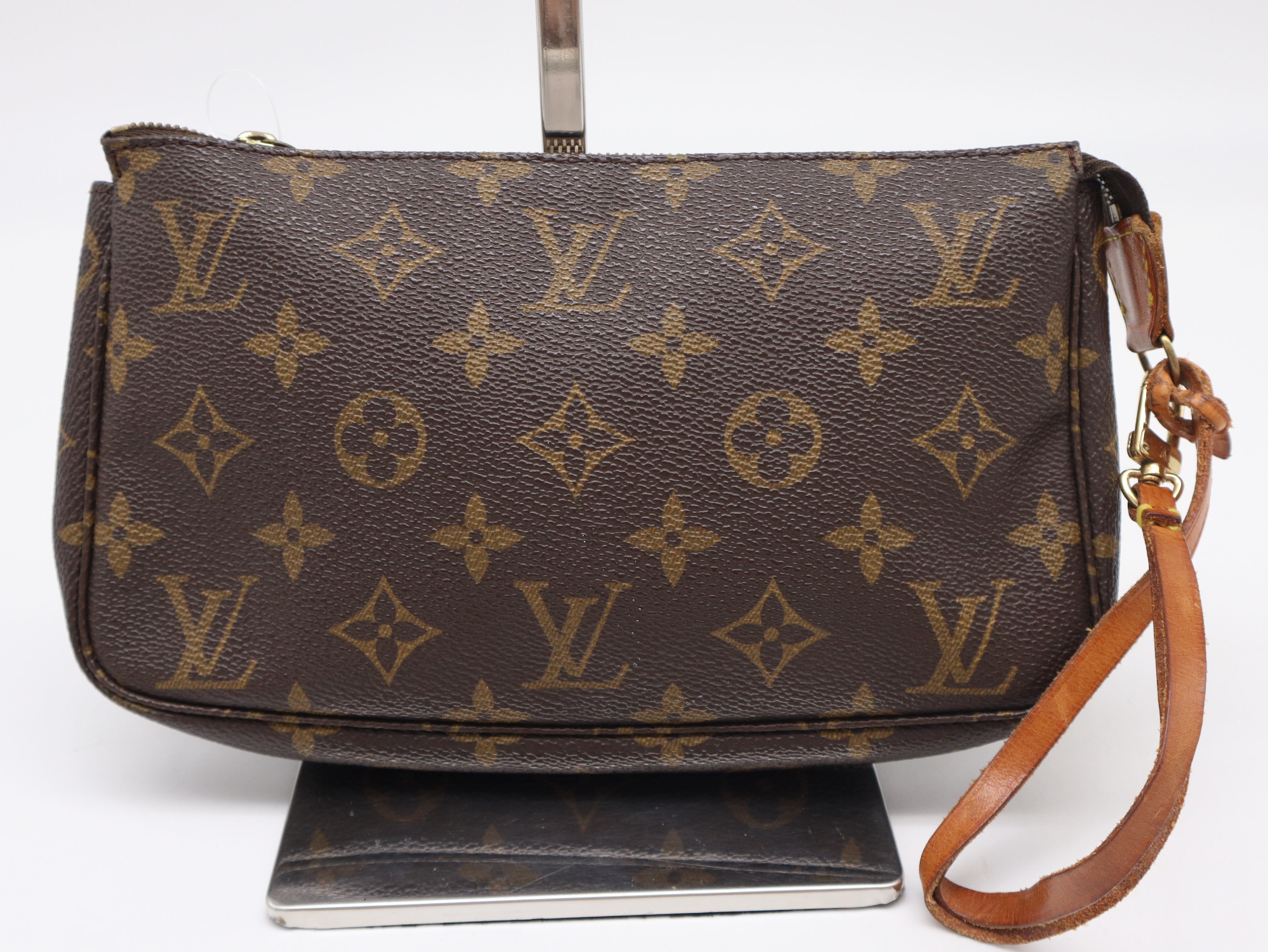 M51980 Monogram Pochette Accessoires Pouch