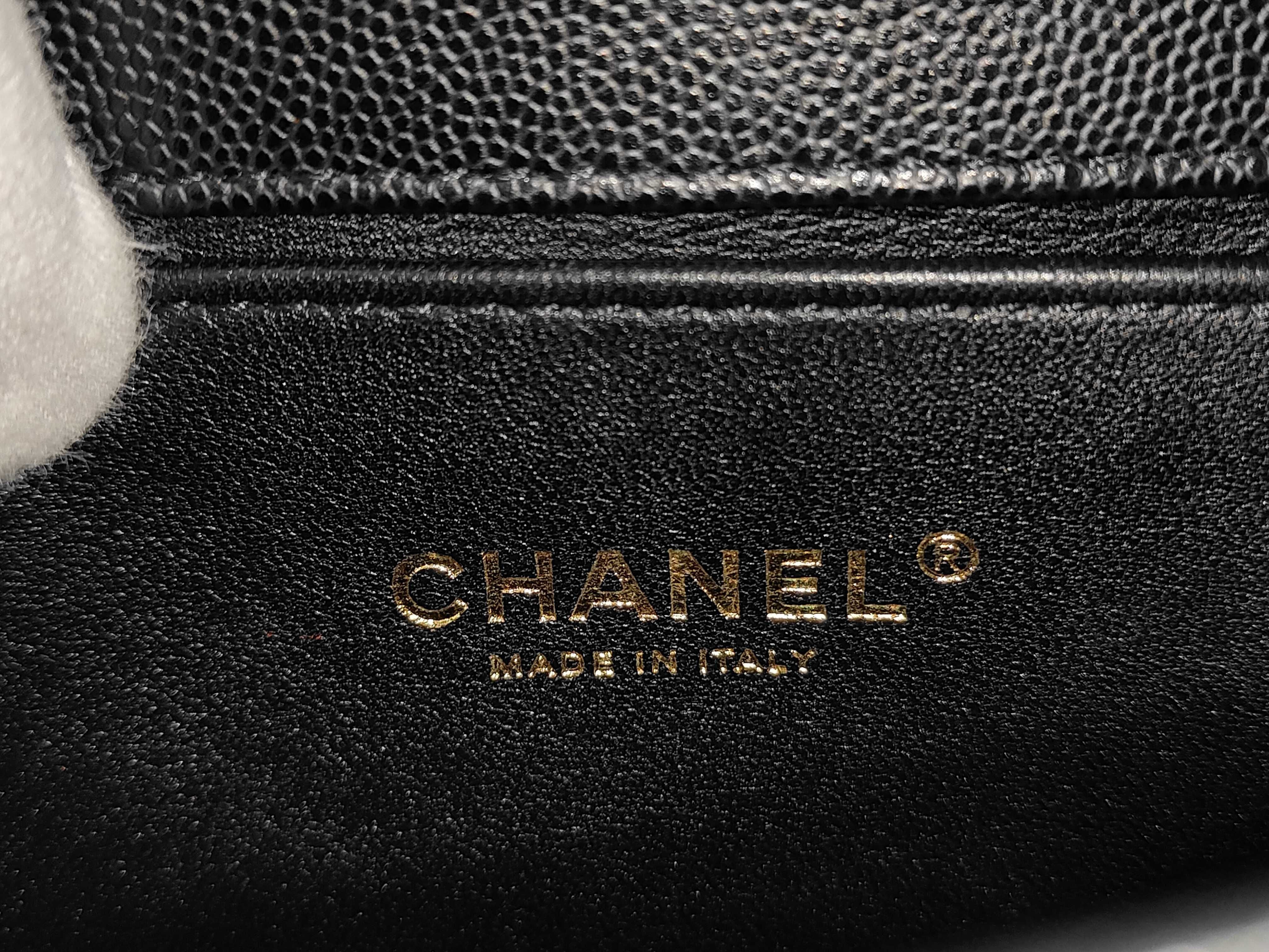 Boy Chanel 20 Small Caviar Skin Gold Hardware AJ169UX56 Random Plate Shoulder Bag — view 11
