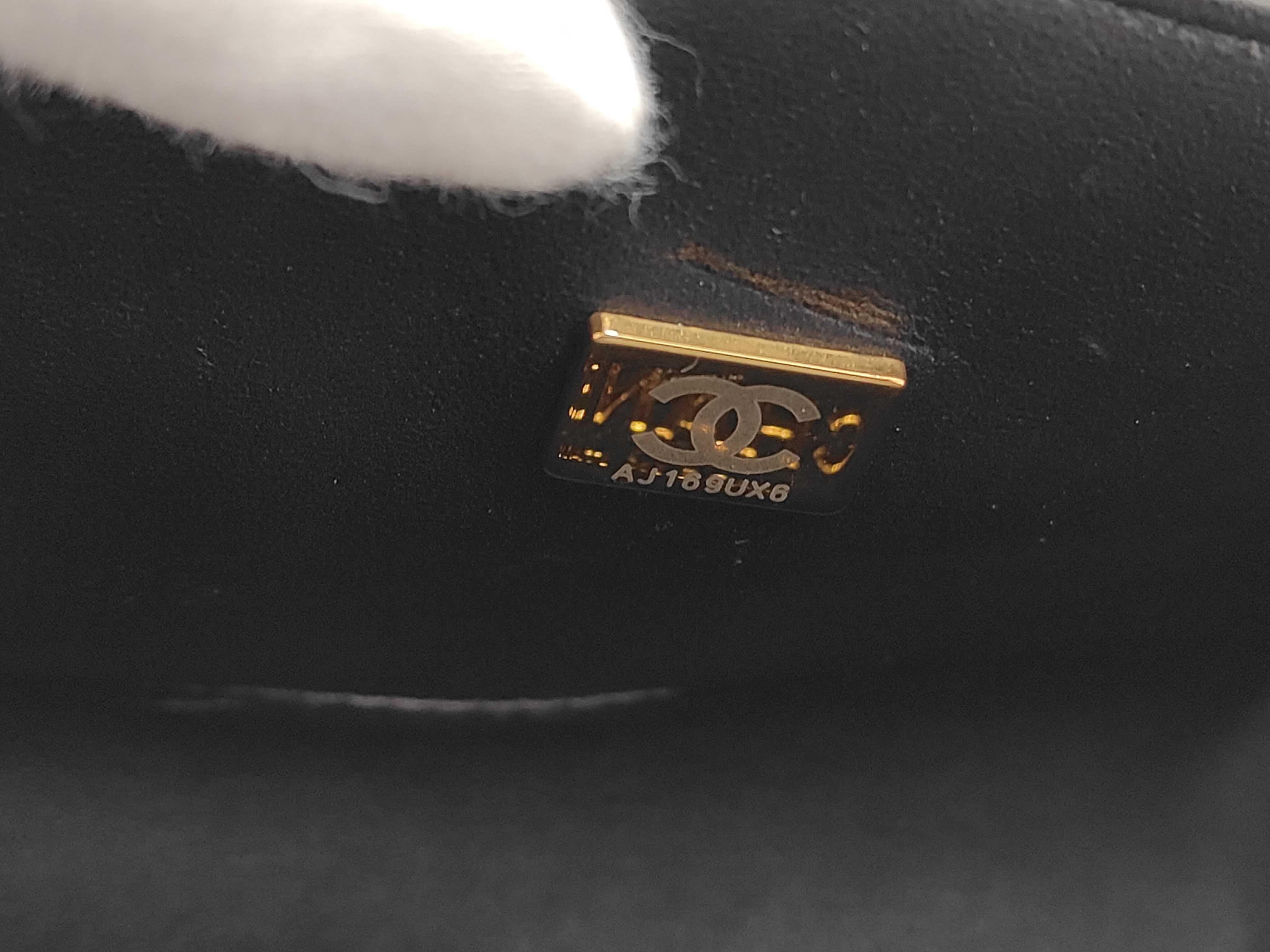 Boy Chanel 20 Small Caviar Skin Gold Hardware AJ169UX56 Random Plate Shoulder Bag — view 12