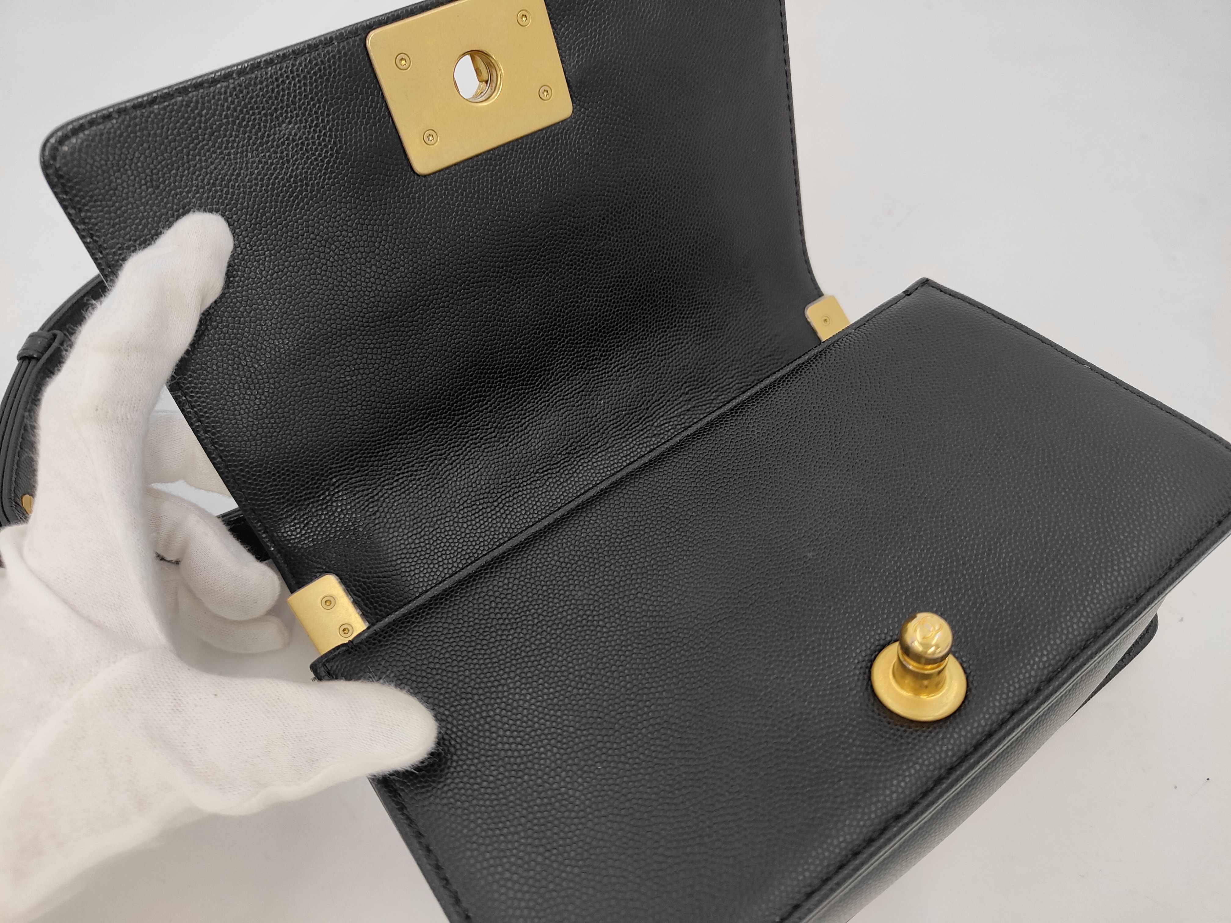 Boy Chanel 20 Small Caviar Skin Gold Hardware AJ169UX56 Random Plate Shoulder Bag — view 8