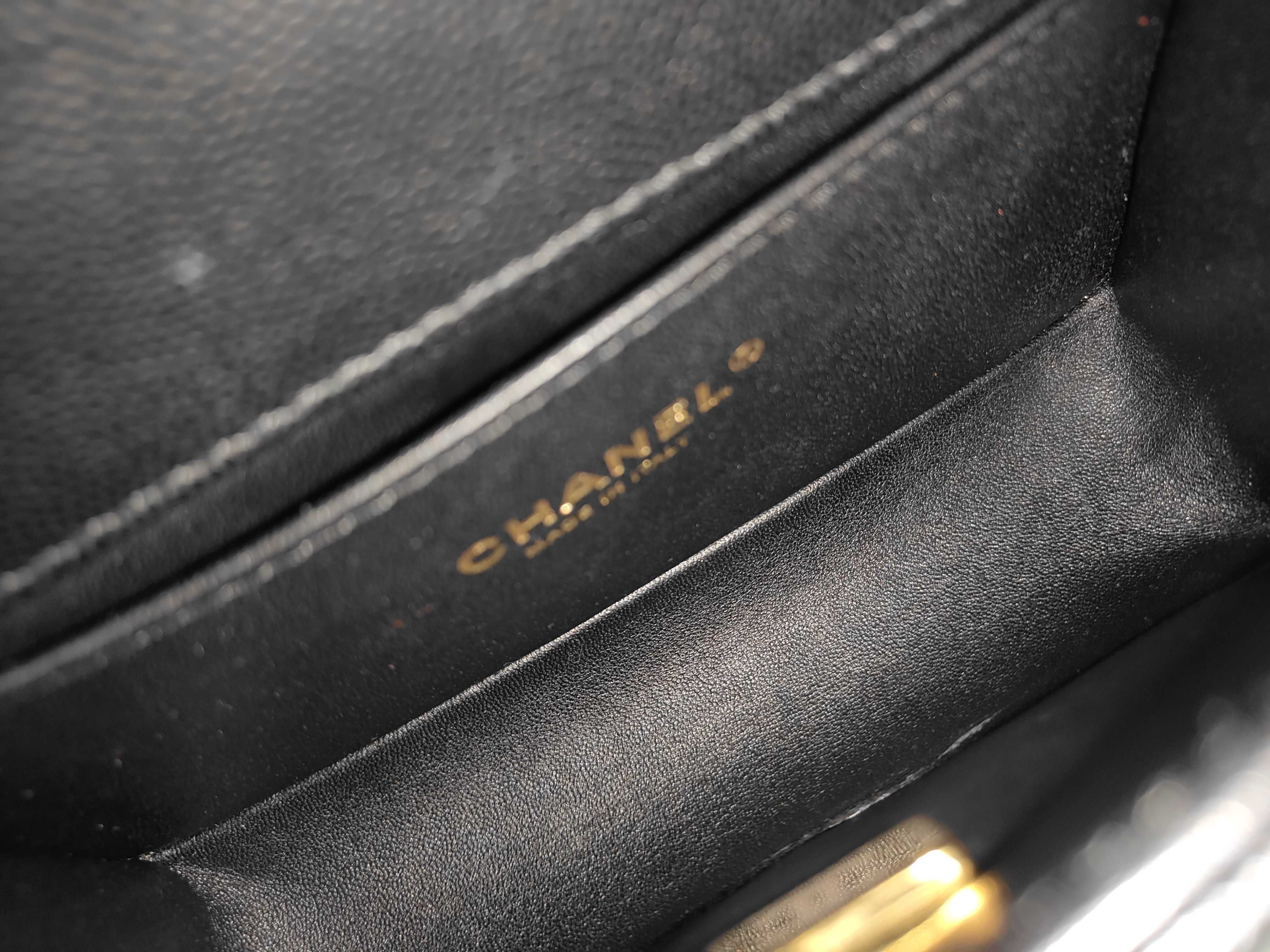 Boy Chanel 20 Small Caviar Skin Gold Hardware AJ169UX56 Random Plate Shoulder Bag — view 10
