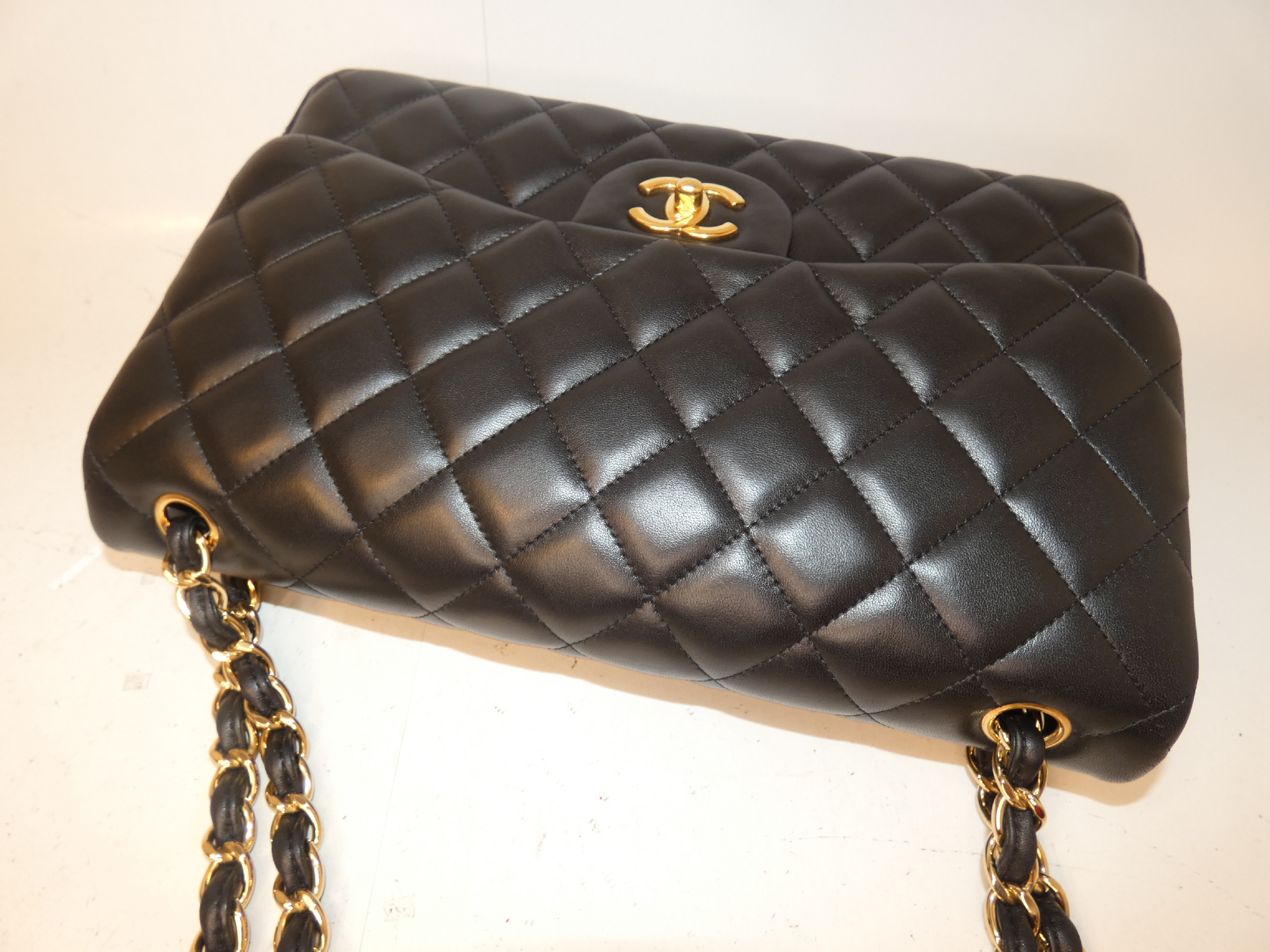 Matelassé Turnlock Chain Leather Black Shoulder Bag — view 3