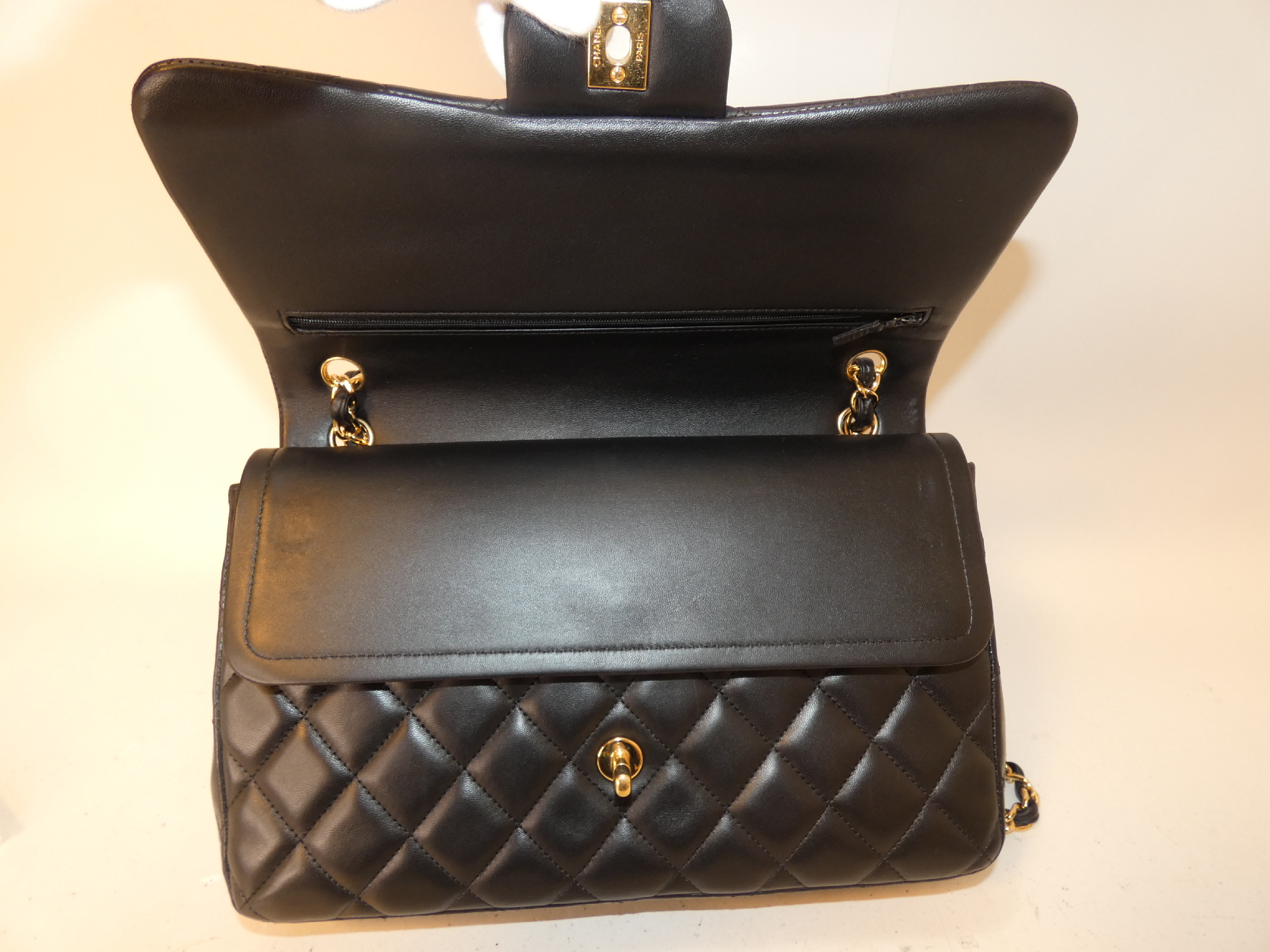 Matelassé Turnlock Chain Leather Black Shoulder Bag — view 9