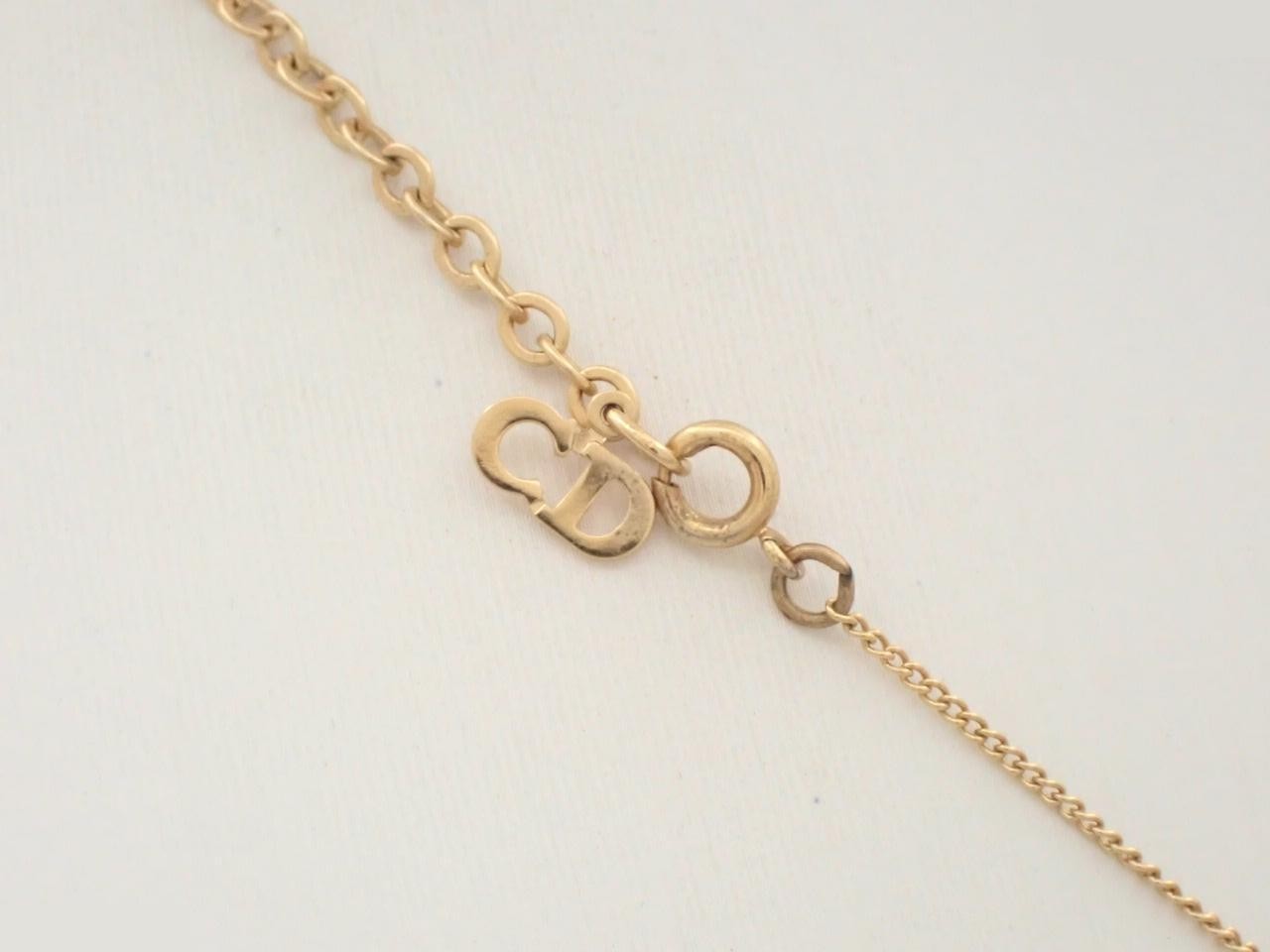 Other lines: Precious metals, necklaces, pendants, chains approximately 45cm long. — view 2