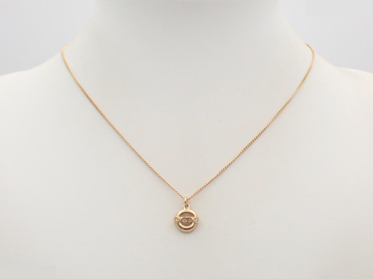 Other lines: Precious metals, necklaces, pendants, chains approximately 45cm long. — view 3