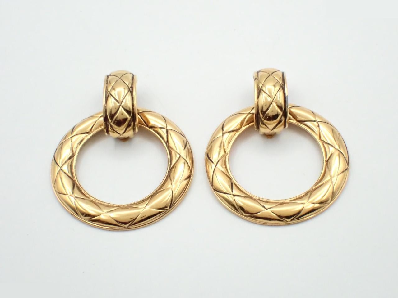 Earrings, Matelassé style