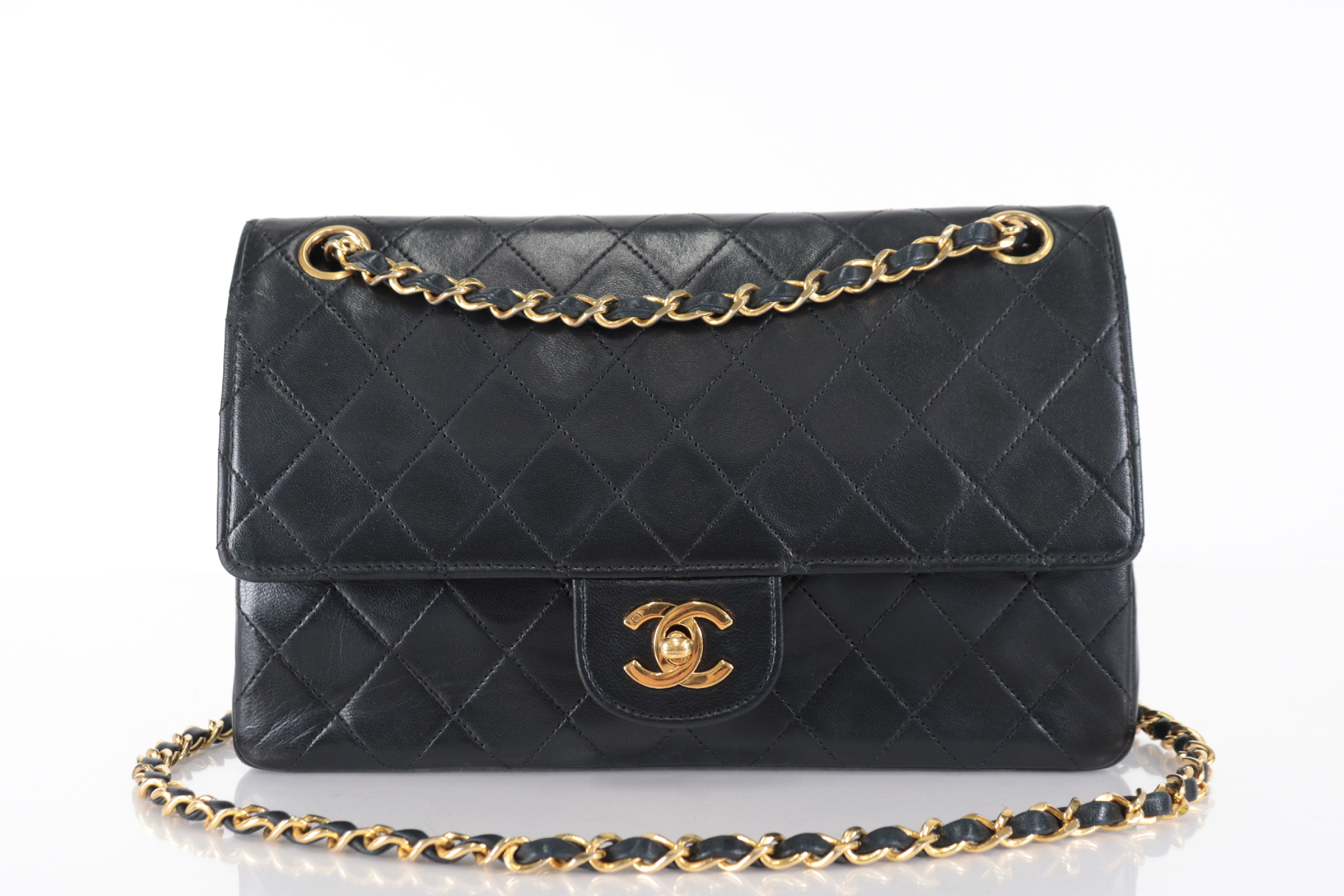 W-Flap 25 Lambskin Chain Shoulder Bag (Serial No. 4) — view 2