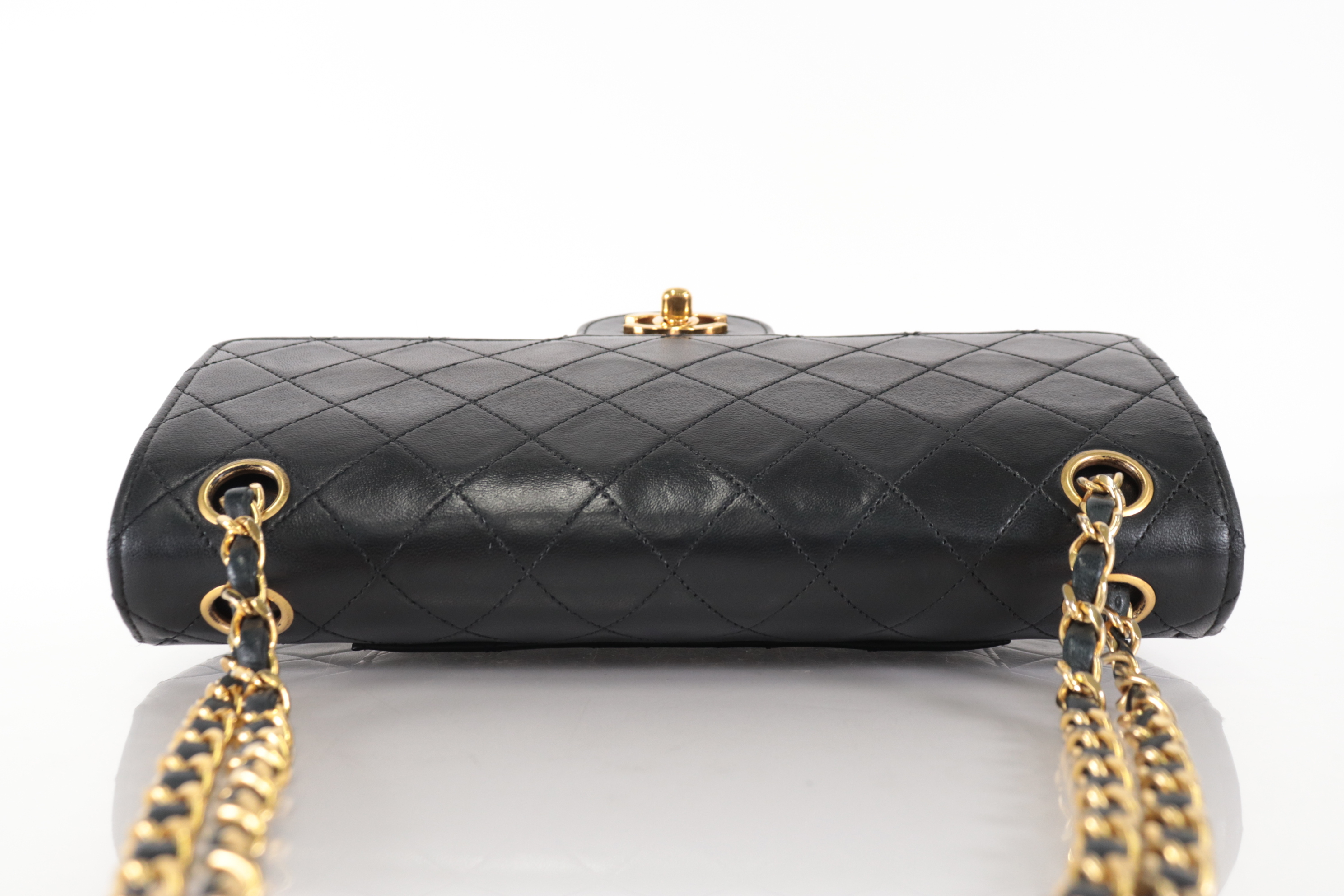 W-Flap 25 Lambskin Chain Shoulder Bag (Serial No. 4) — view 6