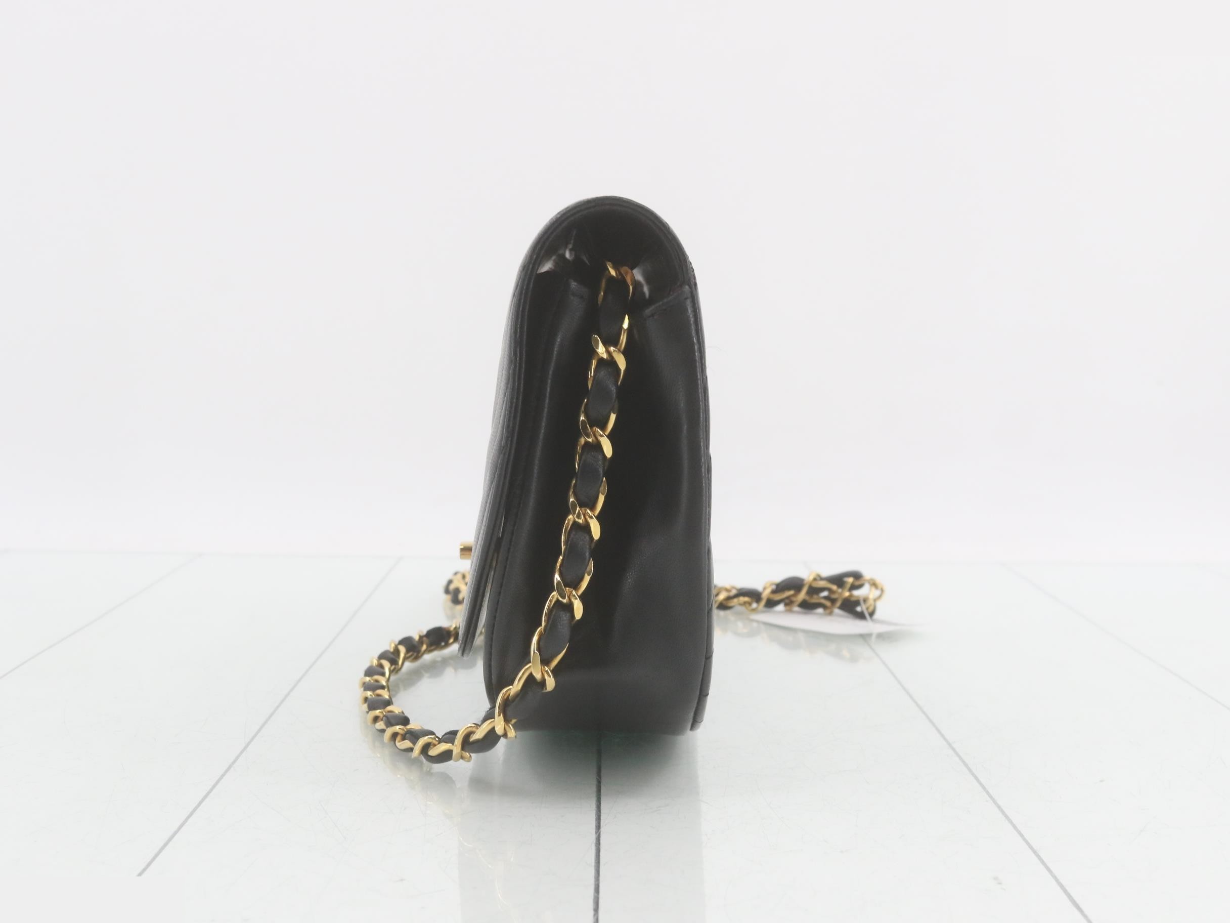 Half-moon turnlock Coco mark chain — view 3
