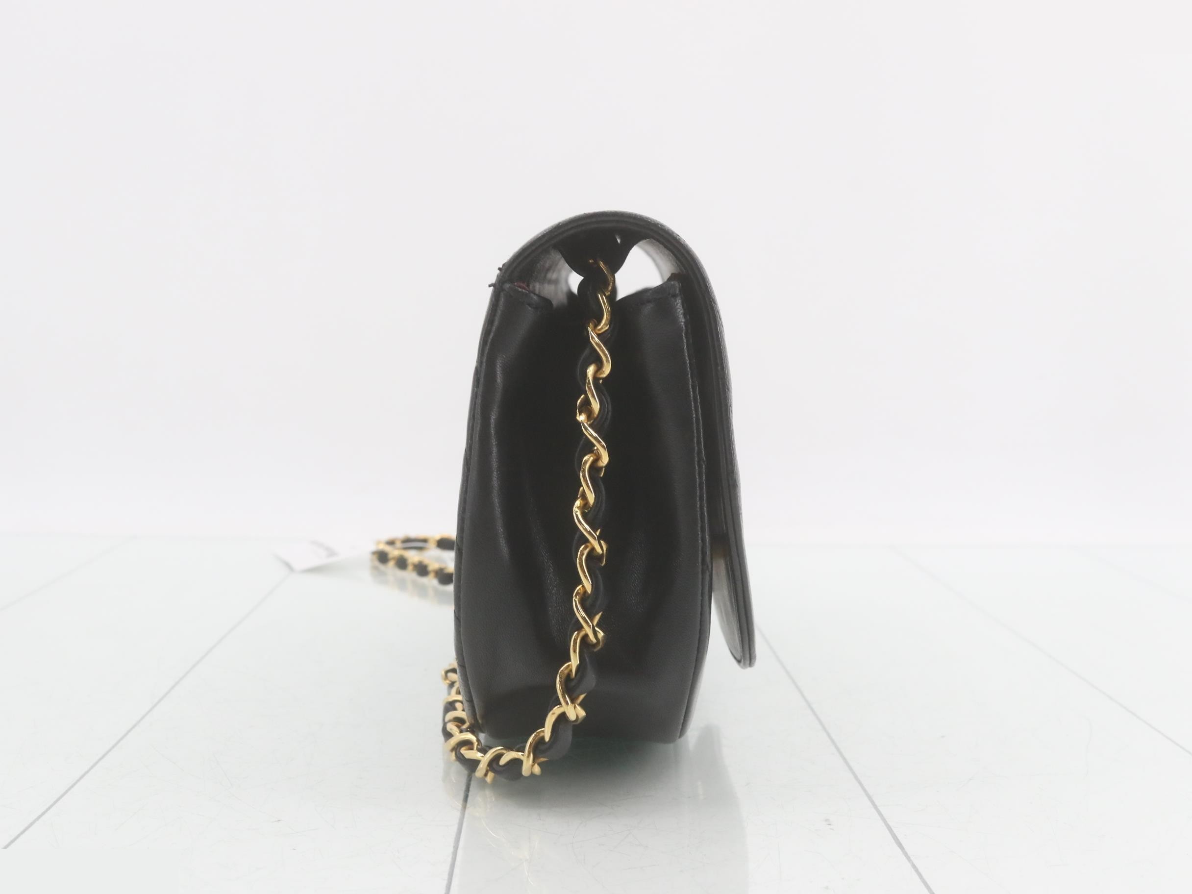 Half-moon turnlock Coco mark chain — view 4