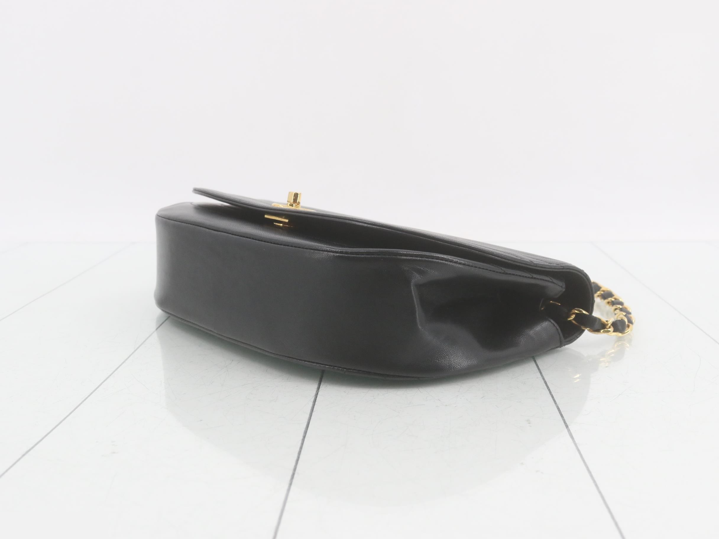 Half-moon turnlock Coco mark chain — view 6