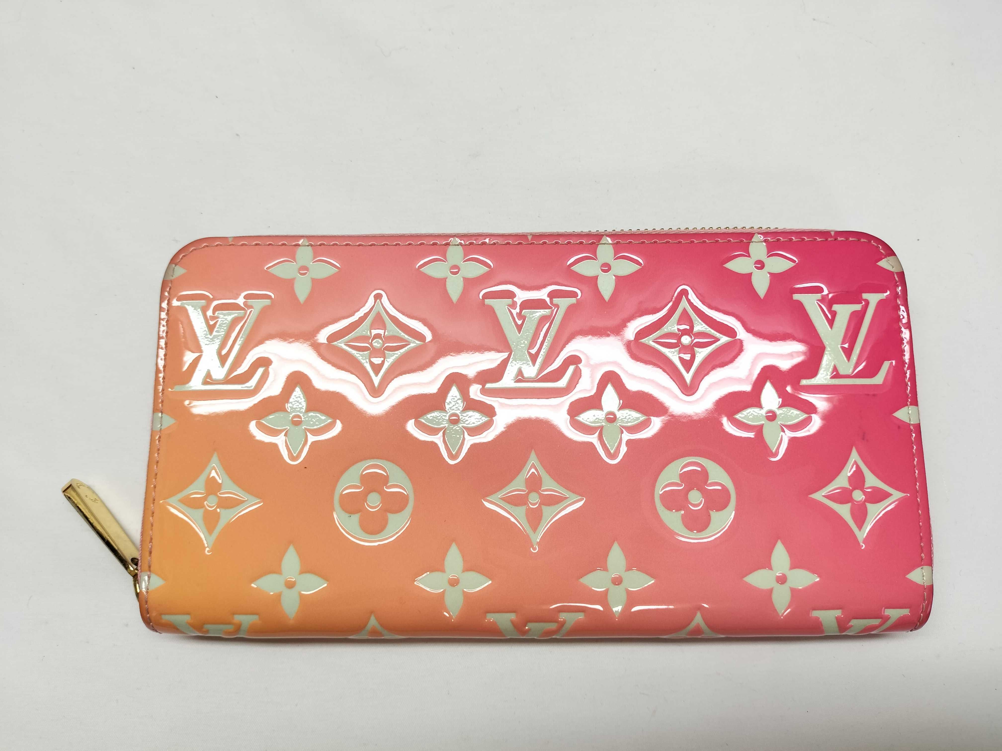 Vernis Zippy Wallet
