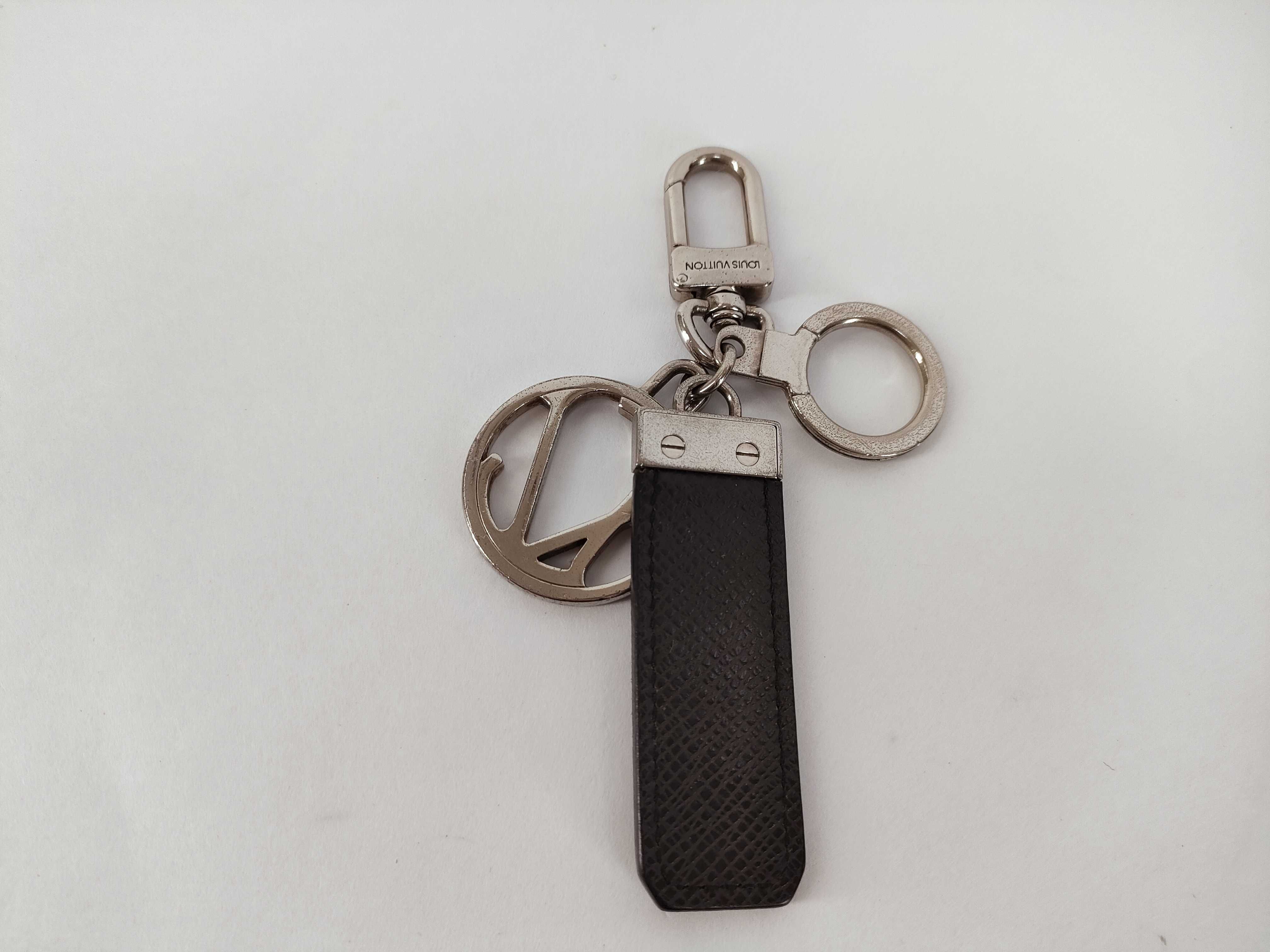 M65046 Portefeuille LV Club Initial Key Case/Keychain — view 2